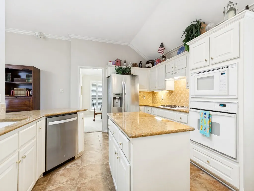 Single Family Residence For Sale in Dallas County , 609 Weeping Willow Road, Garland, Texas 75044, 4 Bedroom, 2 Bathroom, 2 Garage spaces, 2,202 Sqft, built in 1999, mls#21347809, Real Estate Agent in Garland, Homes For Sale in Dallas county, Homes For Sale in Garland, Realtor in Garland Texas, Real Estate Brokerage Independent Realty Texas, Luminita Cordes Realtor