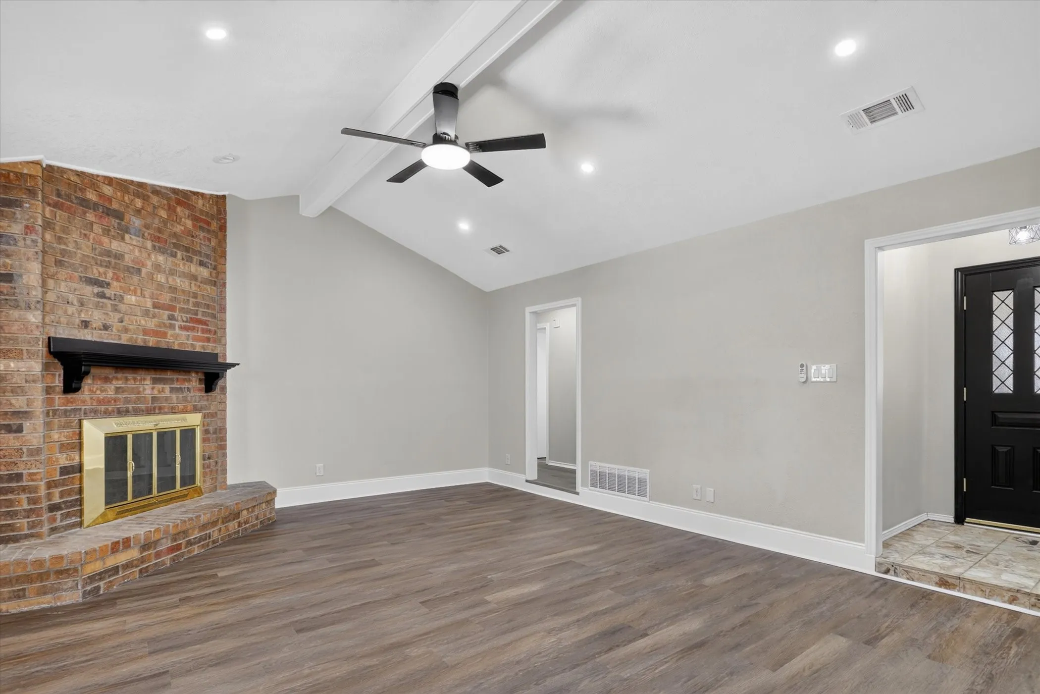Single Family Residence For Sale in Dallas County , 1830 Hillcroft Drive, Duncanville, Texas 75137, 3 Bedroom, 2 Bathroom, 2 Garage spaces, 1,640 Sqft, built in 1979, mls#21308935, Real Estate Agent in Duncanville, Homes For Sale in Dallas county, Homes For Sale in Duncanville, Realtor in Duncanville Texas, Real Estate Brokerage Independent Realty Texas, Luminita Cordes Realtor
