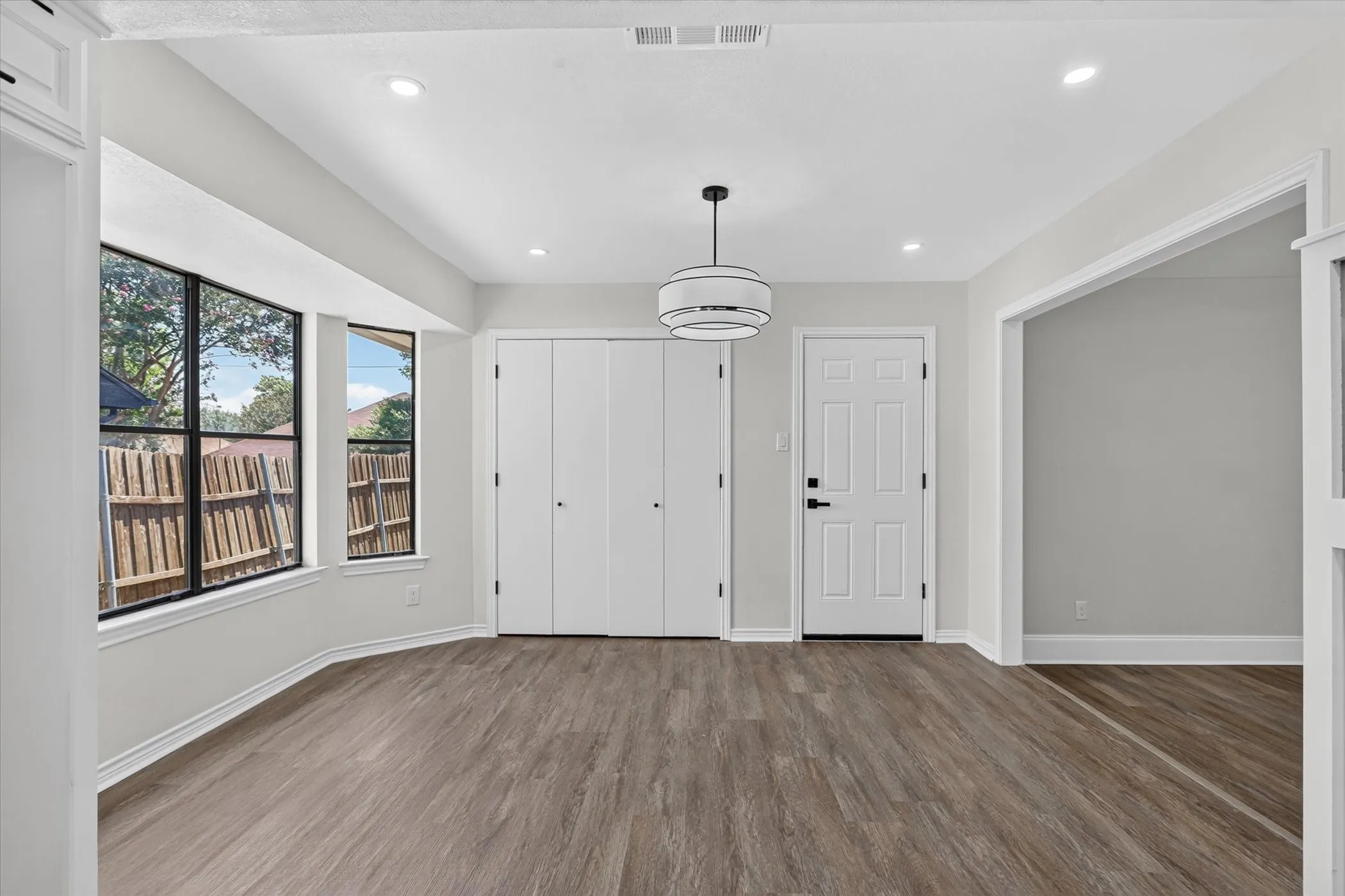 Single Family Residence For Sale in Dallas County , 1830 Hillcroft Drive, Duncanville, Texas 75137, 3 Bedroom, 2 Bathroom, 2 Garage spaces, 1,640 Sqft, built in 1979, mls#21308935, Real Estate Agent in Duncanville, Homes For Sale in Dallas county, Homes For Sale in Duncanville, Realtor in Duncanville Texas, Real Estate Brokerage Independent Realty Texas, Luminita Cordes Realtor