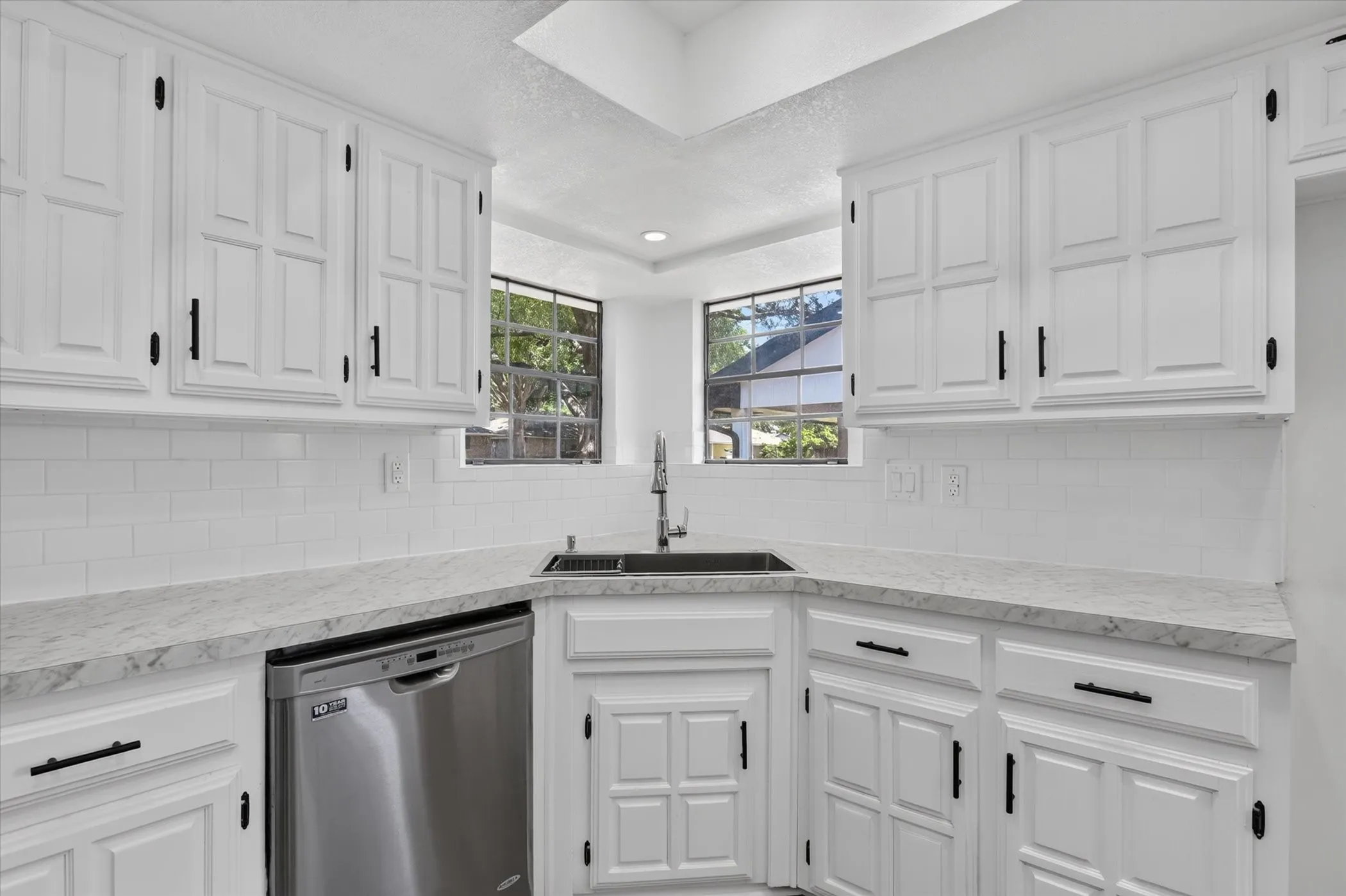 Single Family Residence For Sale in Dallas County , 1830 Hillcroft Drive, Duncanville, Texas 75137, 3 Bedroom, 2 Bathroom, 2 Garage spaces, 1,640 Sqft, built in 1979, mls#21308935, Real Estate Agent in Duncanville, Homes For Sale in Dallas county, Homes For Sale in Duncanville, Realtor in Duncanville Texas, Real Estate Brokerage Independent Realty Texas, Luminita Cordes Realtor