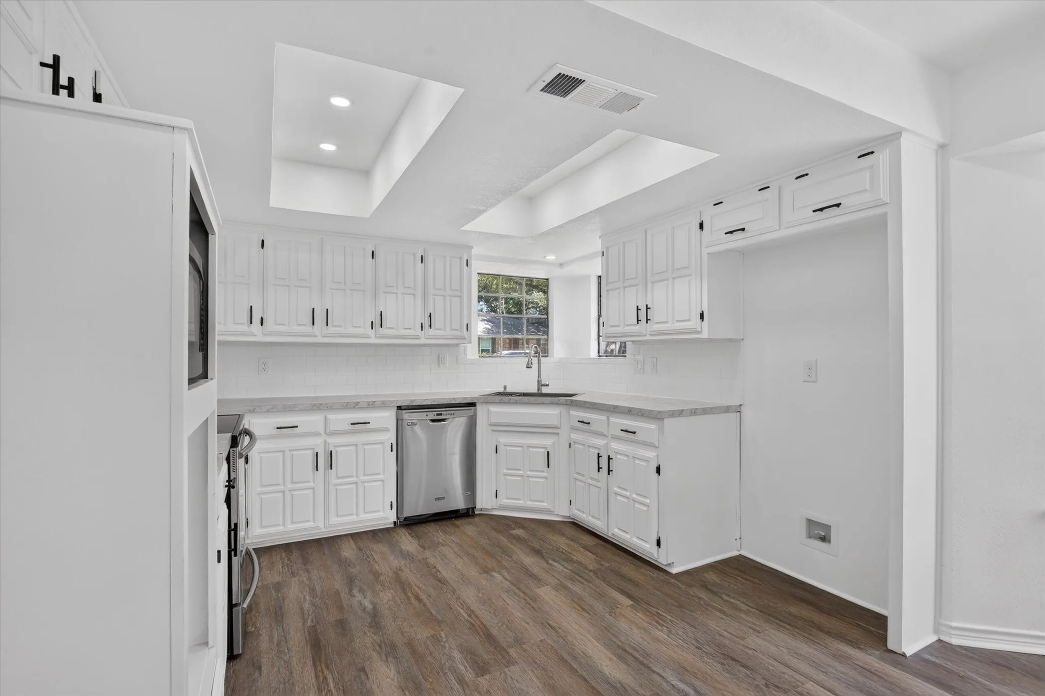 Single Family Residence For Sale in Dallas County , 1830 Hillcroft Drive, Duncanville, Texas 75137, 3 Bedroom, 2 Bathroom, 2 Garage spaces, 1,640 Sqft, built in 1979, mls#21308935, Real Estate Agent in Duncanville, Homes For Sale in Dallas county, Homes For Sale in Duncanville, Realtor in Duncanville Texas, Real Estate Brokerage Independent Realty Texas, Luminita Cordes Realtor