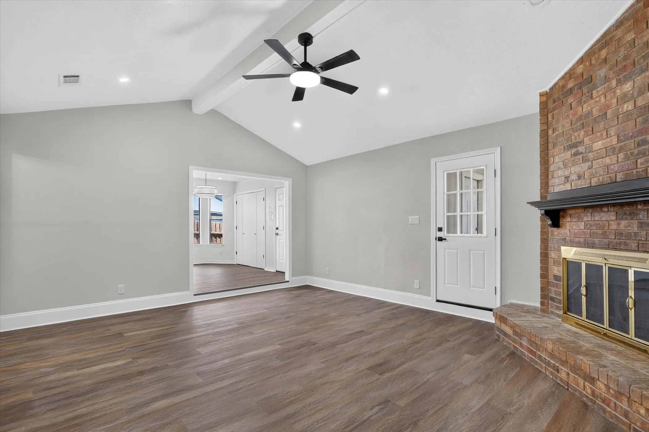 Single Family Residence For Sale in Dallas County , 1830 Hillcroft Drive, Duncanville, Texas 75137, 3 Bedroom, 2 Bathroom, 2 Garage spaces, 1,640 Sqft, built in 1979, mls#21308935, Real Estate Agent in Duncanville, Homes For Sale in Dallas county, Homes For Sale in Duncanville, Realtor in Duncanville Texas, Real Estate Brokerage Independent Realty Texas, Luminita Cordes Realtor
