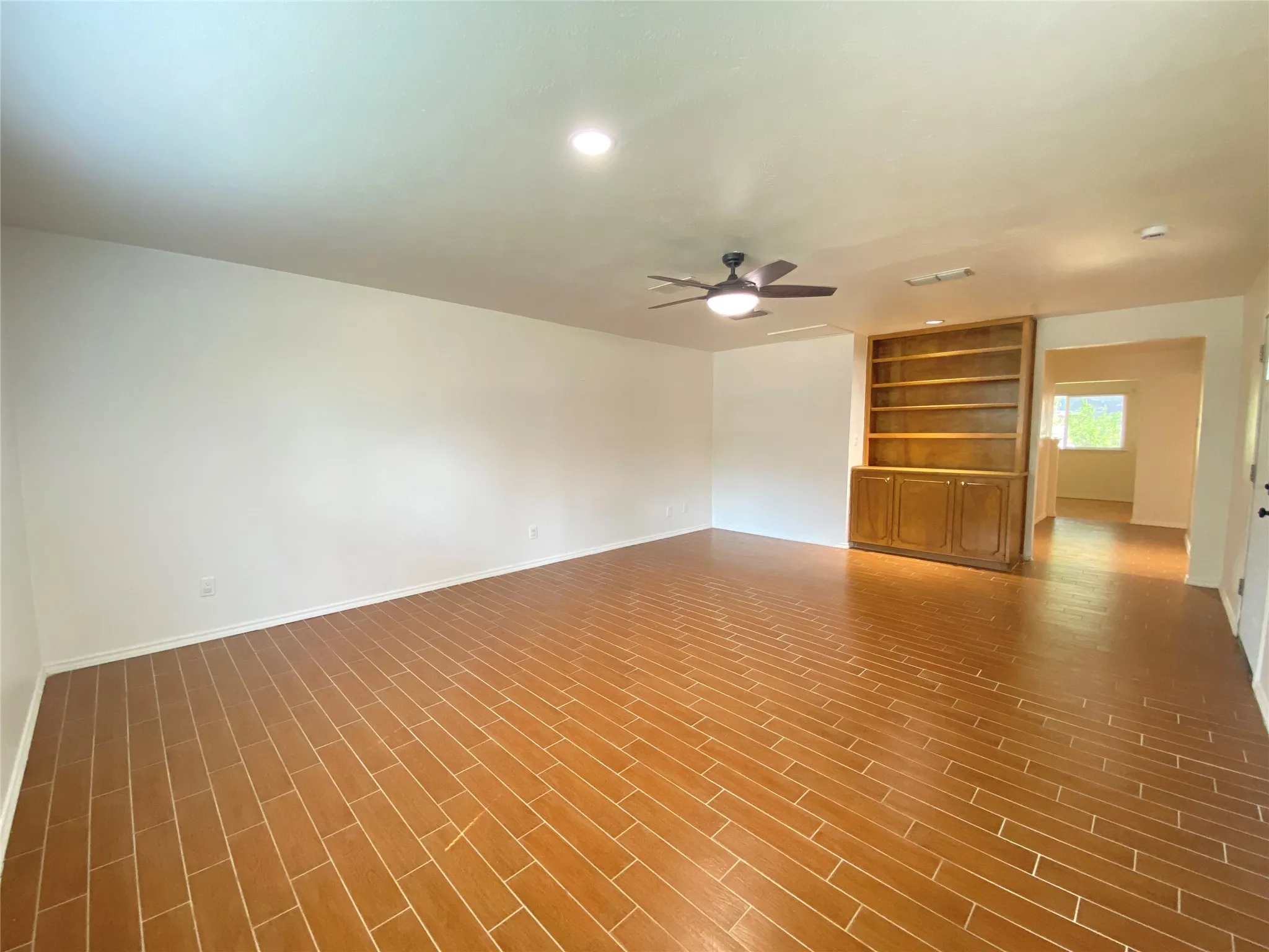 Single Family Residence For Rent in Tarrant County , 2711 Olympia Drive, Arlington, Texas 76013, 4 Bedroom, 2 Bathroom, 2 Garage spaces, 1,581 Sqft, built in 1963, mls#21347743, Real Estate Agent in Arlington, Homes For Rent in Tarrant county, Homes For Rent in Arlington, Realtor in Arlington Texas, Real Estate Brokerage Independent Realty Texas, Luminita Cordes Realtor