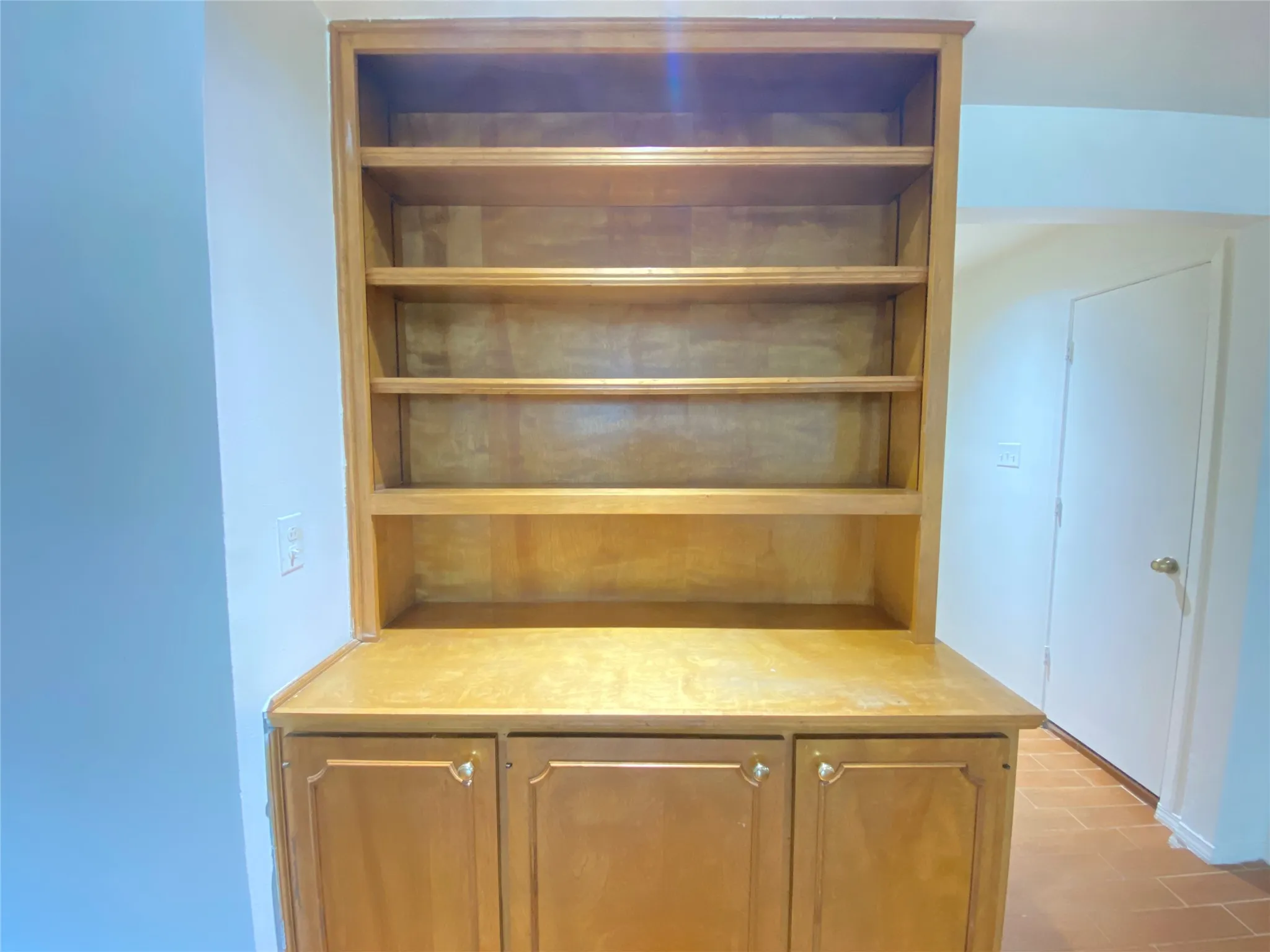 Single Family Residence For Rent in Tarrant County , 2711 Olympia Drive, Arlington, Texas 76013, 4 Bedroom, 2 Bathroom, 2 Garage spaces, 1,581 Sqft, built in 1963, mls#21347743, Real Estate Agent in Arlington, Homes For Rent in Tarrant county, Homes For Rent in Arlington, Realtor in Arlington Texas, Real Estate Brokerage Independent Realty Texas, Luminita Cordes Realtor