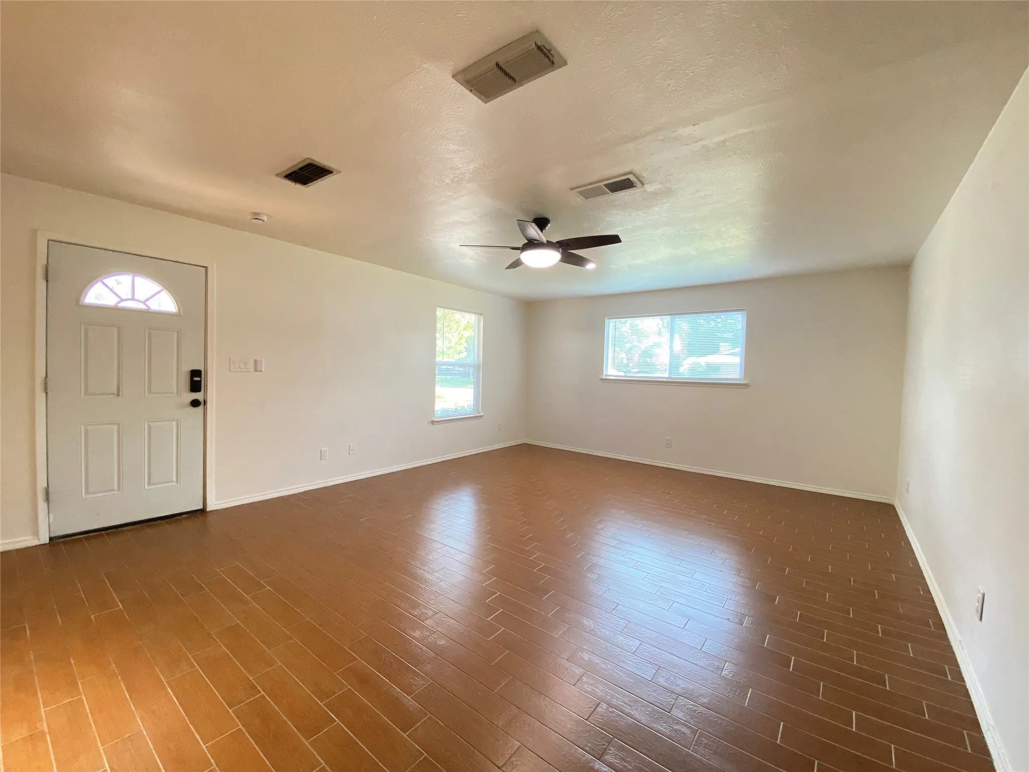 Single Family Residence For Rent in Tarrant County , 2711 Olympia Drive, Arlington, Texas 76013, 4 Bedroom, 2 Bathroom, 2 Garage spaces, 1,581 Sqft, built in 1963, mls#21347743, Real Estate Agent in Arlington, Homes For Rent in Tarrant county, Homes For Rent in Arlington, Realtor in Arlington Texas, Real Estate Brokerage Independent Realty Texas, Luminita Cordes Realtor