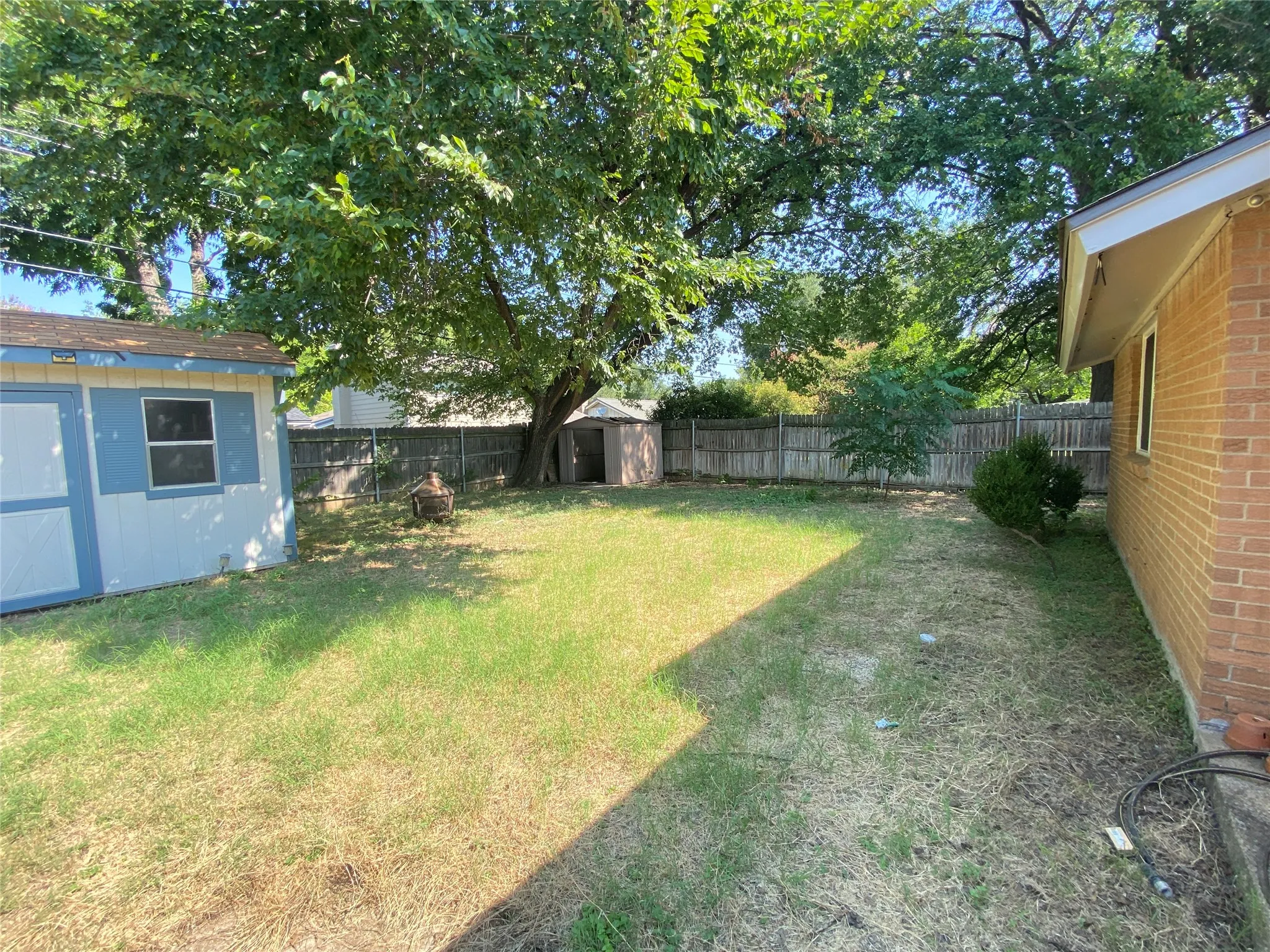 Single Family Residence For Rent in Tarrant County , 2711 Olympia Drive, Arlington, Texas 76013, 4 Bedroom, 2 Bathroom, 2 Garage spaces, 1,581 Sqft, built in 1963, mls#21347743, Real Estate Agent in Arlington, Homes For Rent in Tarrant county, Homes For Rent in Arlington, Realtor in Arlington Texas, Real Estate Brokerage Independent Realty Texas, Luminita Cordes Realtor