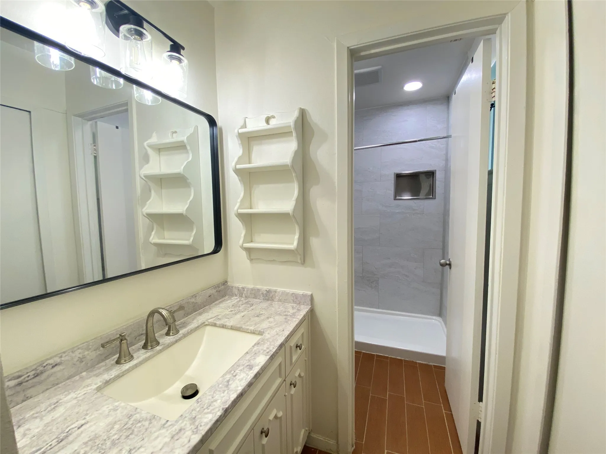 Single Family Residence For Rent in Tarrant County , 2711 Olympia Drive, Arlington, Texas 76013, 4 Bedroom, 2 Bathroom, 2 Garage spaces, 1,581 Sqft, built in 1963, mls#21347743, Real Estate Agent in Arlington, Homes For Rent in Tarrant county, Homes For Rent in Arlington, Realtor in Arlington Texas, Real Estate Brokerage Independent Realty Texas, Luminita Cordes Realtor