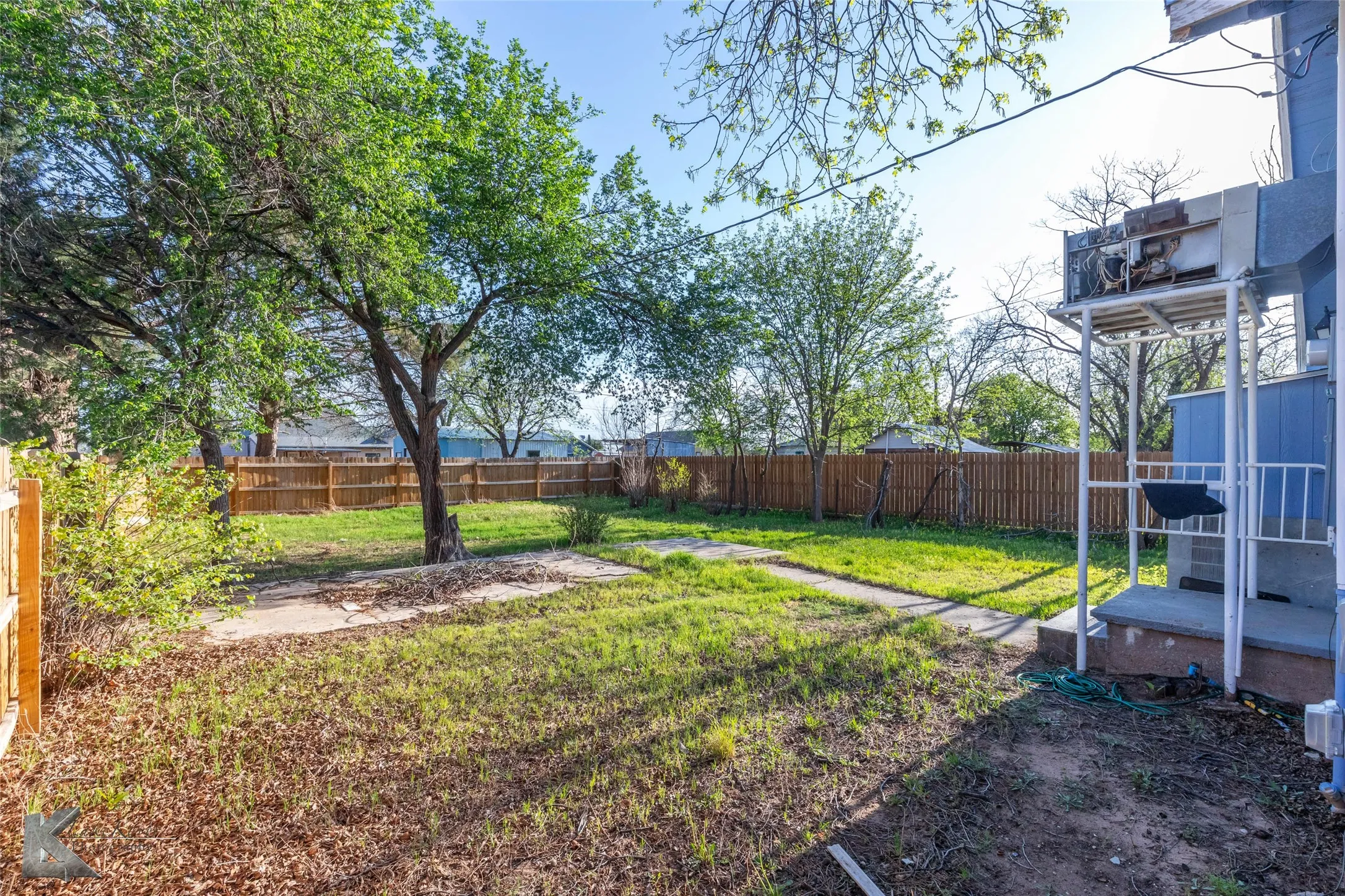 Single Family Residence For Sale in Knox County , 600 SE 3rd Street, Knox City, Texas 79529, 2 Bedrooms, 1 Bathroom, Garage spaces, 1,064 Sqft, built in 0, Price $89,900, mls#21345055, Real Estate Agent in Knox City, Homes For Sale in Knox county, Homes For Sale in Knox City, Realtor in Knox City Texas, Real Estate Brokerage Independent Realty Texas, Luminita Cordes Realtor