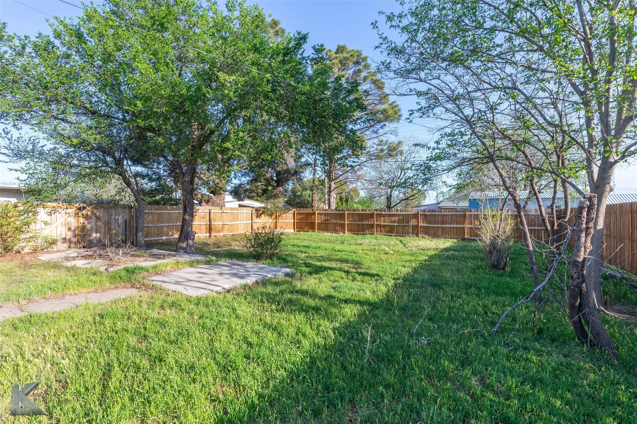 Single Family Residence For Sale in Knox County , 600 SE 3rd Street, Knox City, Texas 79529, 2 Bedrooms, 1 Bathroom, Garage spaces, 1,064 Sqft, built in 0, Price $89,900, mls#21345055, Real Estate Agent in Knox City, Homes For Sale in Knox county, Homes For Sale in Knox City, Realtor in Knox City Texas, Real Estate Brokerage Independent Realty Texas, Luminita Cordes Realtor