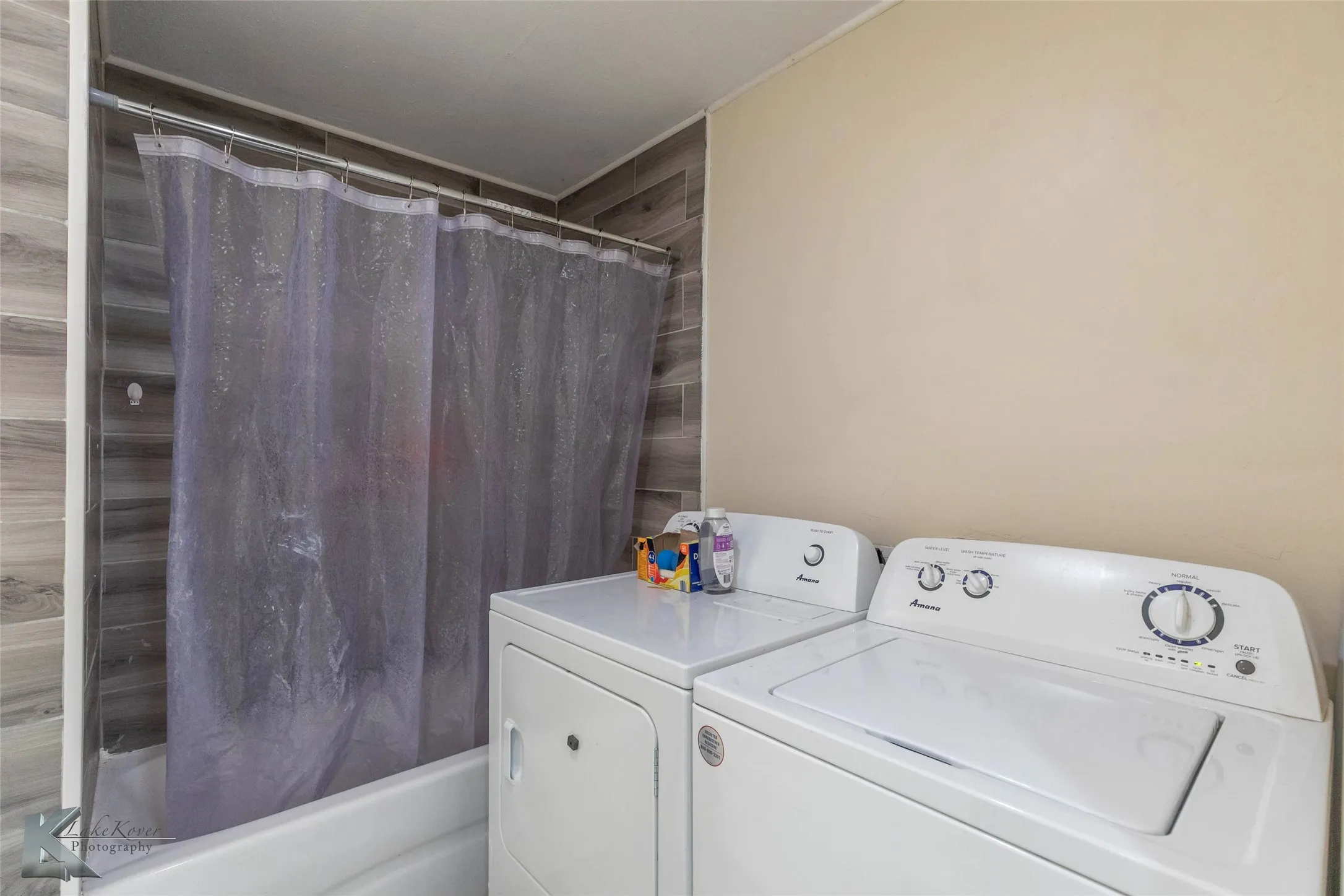 Single Family Residence For Sale in Knox County , 600 SE 3rd Street, Knox City, Texas 79529, 2 Bedrooms, 1 Bathroom, Garage spaces, 1,064 Sqft, built in 0, Price $89,900, mls#21345055, Real Estate Agent in Knox City, Homes For Sale in Knox county, Homes For Sale in Knox City, Realtor in Knox City Texas, Real Estate Brokerage Independent Realty Texas, Luminita Cordes Realtor