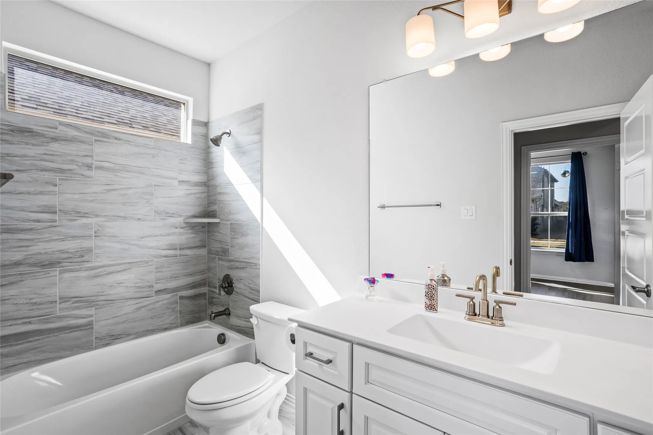 Single Family Residence For Sale in Tarrant County , 12361 Hulson Trail, Fort Worth, Texas 76052, 4 Bedroom, 3 Bathroom, 2 Garage spaces, 2,740 Sqft, built in 2021, mls#21347851, Real Estate Agent in Fort Worth, Homes For Sale in Tarrant county, Homes For Sale in Fort Worth, Realtor in Fort Worth Texas, Real Estate Brokerage Independent Realty Texas, Luminita Cordes Realtor