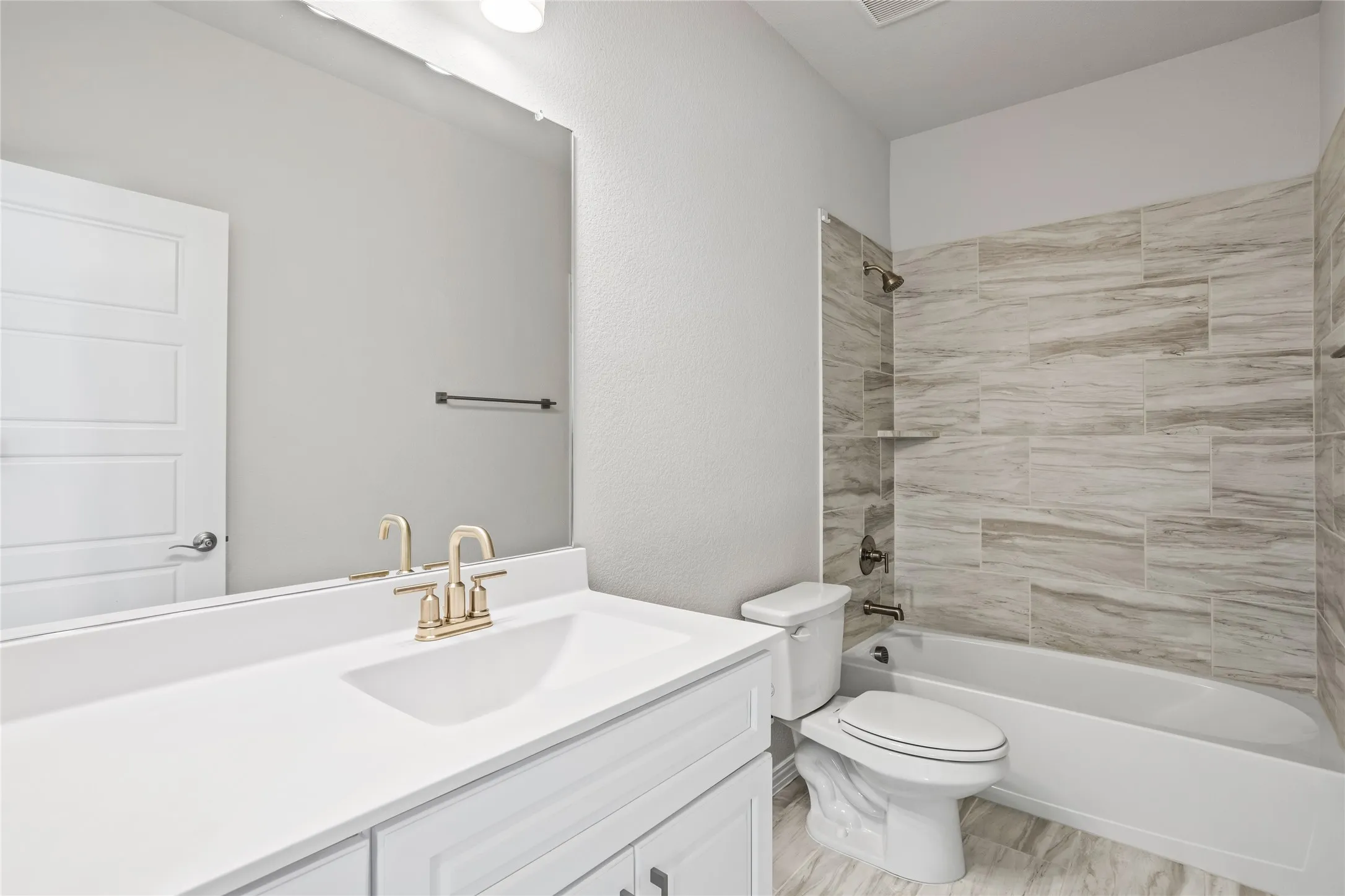 Single Family Residence For Sale in Tarrant County , 12361 Hulson Trail, Fort Worth, Texas 76052, 4 Bedroom, 3 Bathroom, 2 Garage spaces, 2,740 Sqft, built in 2021, mls#21347851, Real Estate Agent in Fort Worth, Homes For Sale in Tarrant county, Homes For Sale in Fort Worth, Realtor in Fort Worth Texas, Real Estate Brokerage Independent Realty Texas, Luminita Cordes Realtor
