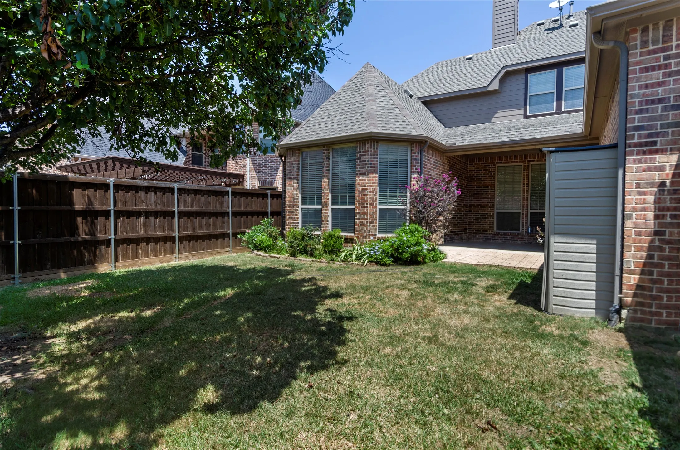 Single Family Residence For Sale in Denton County , 2116 Ironside Drive, Lewisville, Texas 75056, 4 Bedroom, 5 Bathroom, 3 Garage spaces, 3,902 Sqft, built in 2008, mls#21336356, Real Estate Agent in Lewisville, Homes For Sale in Denton county, Homes For Sale in Lewisville, Realtor in Lewisville Texas, Real Estate Brokerage Independent Realty Texas, Luminita Cordes Realtor