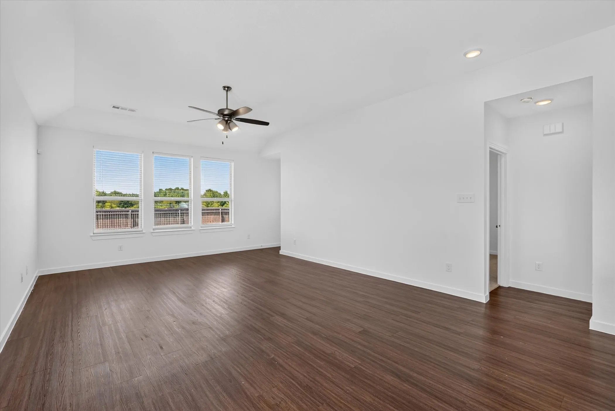 Single Family Residence For Sale in Kaufman County , 2832 Lolita Way, Forney, Texas 75126, 3 Bedroom, 2 Bathroom, 2 Garage spaces, 1,615 Sqft, built in 2019, mls#21347858, Real Estate Agent in Forney, Homes For Sale in Kaufman county, Homes For Sale in Forney, Realtor in Forney Texas, Real Estate Brokerage Independent Realty Texas, Luminita Cordes Realtor