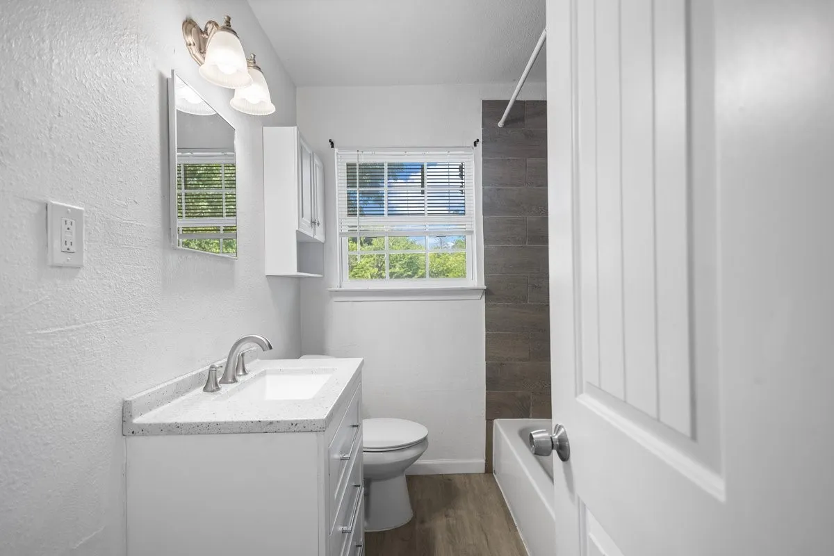 Single Family Residence For Sale in Tarrant County , 5409 Old Handley Road, Fort Worth, Texas 76112, 3 Bedroom, 2 Bathroom, Garage spaces, 1,081 Sqft, built in 1950, mls#21340122, Real Estate Agent in Fort Worth, Homes For Sale in Tarrant county, Homes For Sale in Fort Worth, Realtor in Fort Worth Texas, Real Estate Brokerage Independent Realty Texas, Luminita Cordes Realtor