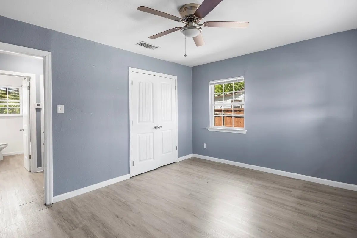 Single Family Residence For Sale in Tarrant County , 5409 Old Handley Road, Fort Worth, Texas 76112, 3 Bedroom, 2 Bathroom, Garage spaces, 1,081 Sqft, built in 1950, mls#21340122, Real Estate Agent in Fort Worth, Homes For Sale in Tarrant county, Homes For Sale in Fort Worth, Realtor in Fort Worth Texas, Real Estate Brokerage Independent Realty Texas, Luminita Cordes Realtor