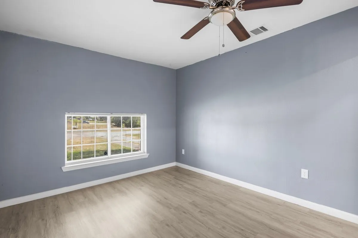 Single Family Residence For Sale in Tarrant County , 5409 Old Handley Road, Fort Worth, Texas 76112, 3 Bedroom, 2 Bathroom, Garage spaces, 1,081 Sqft, built in 1950, mls#21340122, Real Estate Agent in Fort Worth, Homes For Sale in Tarrant county, Homes For Sale in Fort Worth, Realtor in Fort Worth Texas, Real Estate Brokerage Independent Realty Texas, Luminita Cordes Realtor