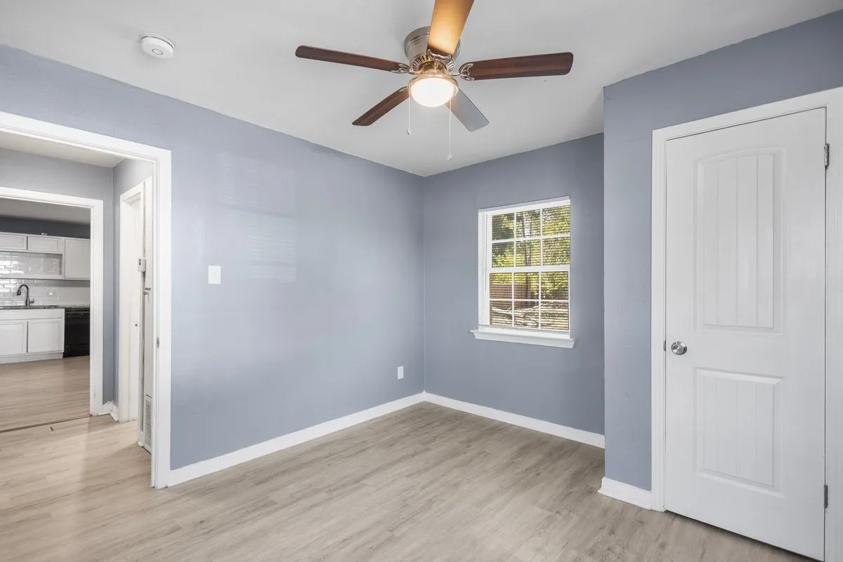 Single Family Residence For Sale in Tarrant County , 5409 Old Handley Road, Fort Worth, Texas 76112, 3 Bedroom, 2 Bathroom, Garage spaces, 1,081 Sqft, built in 1950, mls#21340122, Real Estate Agent in Fort Worth, Homes For Sale in Tarrant county, Homes For Sale in Fort Worth, Realtor in Fort Worth Texas, Real Estate Brokerage Independent Realty Texas, Luminita Cordes Realtor