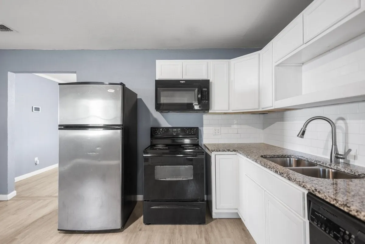 Single Family Residence For Sale in Tarrant County , 5409 Old Handley Road, Fort Worth, Texas 76112, 3 Bedroom, 2 Bathroom, Garage spaces, 1,081 Sqft, built in 1950, mls#21340122, Real Estate Agent in Fort Worth, Homes For Sale in Tarrant county, Homes For Sale in Fort Worth, Realtor in Fort Worth Texas, Real Estate Brokerage Independent Realty Texas, Luminita Cordes Realtor