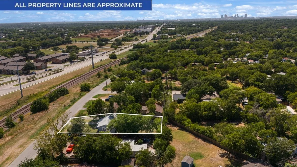 Single Family Residence For Sale in Tarrant County , 5409 Old Handley Road, Fort Worth, Texas 76112, 3 Bedroom, 2 Bathroom, Garage spaces, 1,081 Sqft, built in 1950, mls#21340122, Real Estate Agent in Fort Worth, Homes For Sale in Tarrant county, Homes For Sale in Fort Worth, Realtor in Fort Worth Texas, Real Estate Brokerage Independent Realty Texas, Luminita Cordes Realtor