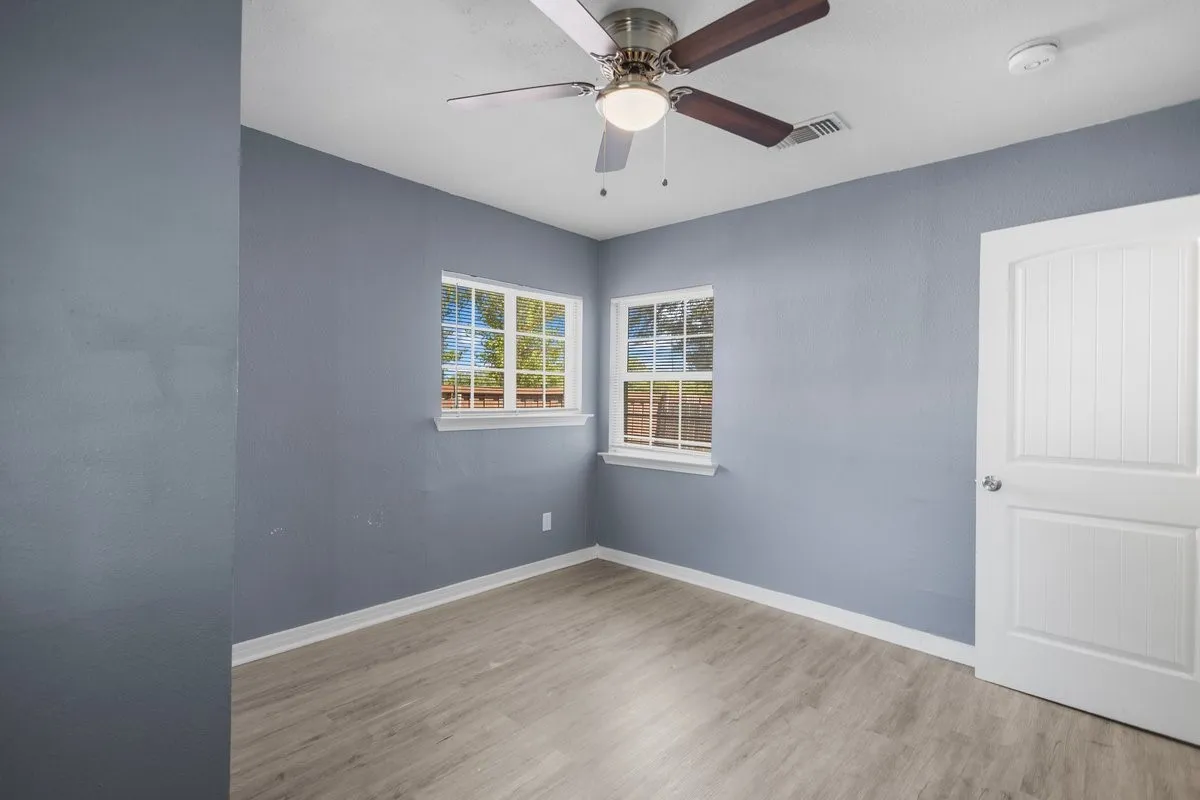 Single Family Residence For Sale in Tarrant County , 5409 Old Handley Road, Fort Worth, Texas 76112, 3 Bedroom, 2 Bathroom, Garage spaces, 1,081 Sqft, built in 1950, mls#21340122, Real Estate Agent in Fort Worth, Homes For Sale in Tarrant county, Homes For Sale in Fort Worth, Realtor in Fort Worth Texas, Real Estate Brokerage Independent Realty Texas, Luminita Cordes Realtor
