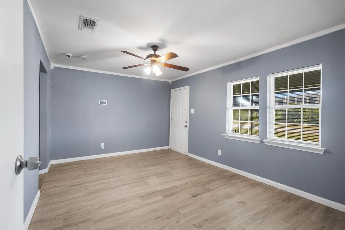 Single Family Residence For Sale in Tarrant County , 5409 Old Handley Road, Fort Worth, Texas 76112, 3 Bedroom, 2 Bathroom, Garage spaces, 1,081 Sqft, built in 1950, mls#21340122, Real Estate Agent in Fort Worth, Homes For Sale in Tarrant county, Homes For Sale in Fort Worth, Realtor in Fort Worth Texas, Real Estate Brokerage Independent Realty Texas, Luminita Cordes Realtor