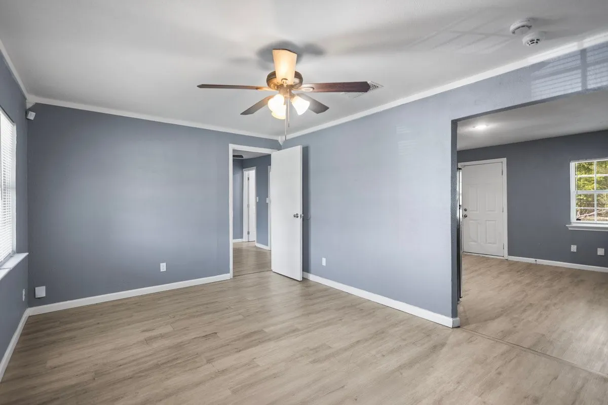 Single Family Residence For Sale in Tarrant County , 5409 Old Handley Road, Fort Worth, Texas 76112, 3 Bedroom, 2 Bathroom, Garage spaces, 1,081 Sqft, built in 1950, mls#21340122, Real Estate Agent in Fort Worth, Homes For Sale in Tarrant county, Homes For Sale in Fort Worth, Realtor in Fort Worth Texas, Real Estate Brokerage Independent Realty Texas, Luminita Cordes Realtor