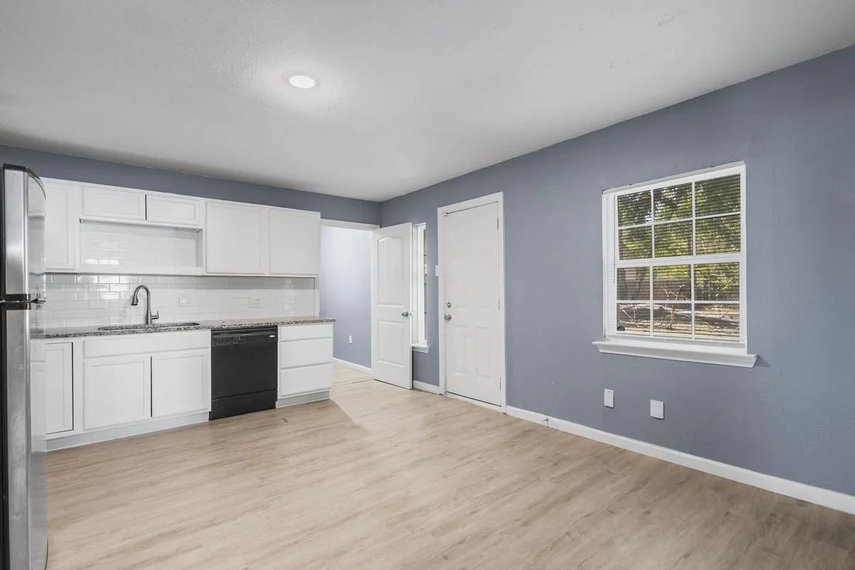 Single Family Residence For Sale in Tarrant County , 5409 Old Handley Road, Fort Worth, Texas 76112, 3 Bedroom, 2 Bathroom, Garage spaces, 1,081 Sqft, built in 1950, mls#21340122, Real Estate Agent in Fort Worth, Homes For Sale in Tarrant county, Homes For Sale in Fort Worth, Realtor in Fort Worth Texas, Real Estate Brokerage Independent Realty Texas, Luminita Cordes Realtor