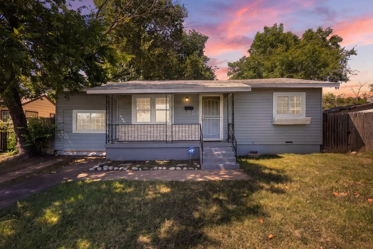 Single Family Residence For Sale in Tarrant County , 5409 Old Handley Road, Fort Worth, Texas 76112, 3 Bedroom, 2 Bathroom, Garage spaces, 1,081 Sqft, built in 1950, mls#21340122, Real Estate Agent in Fort Worth, Homes For Sale in Tarrant county, Homes For Sale in Fort Worth, Realtor in Fort Worth Texas, Real Estate Brokerage Independent Realty Texas, Luminita Cordes Realtor