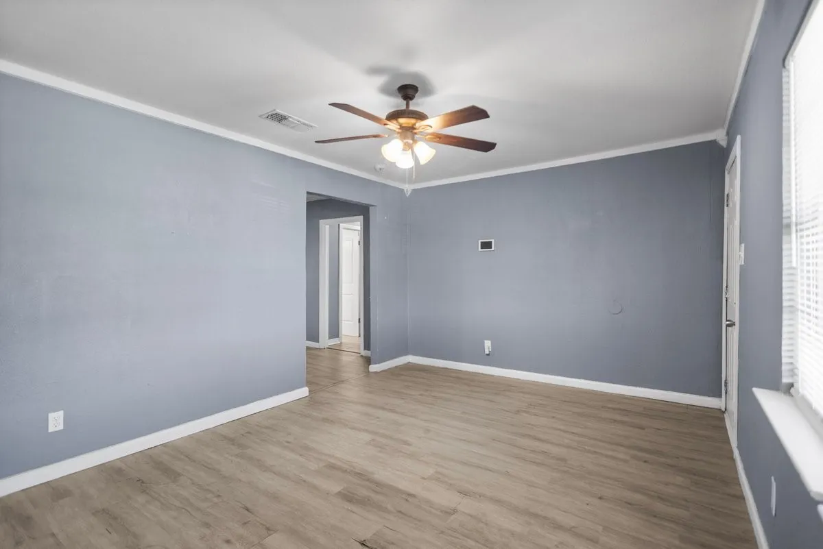 Single Family Residence For Sale in Tarrant County , 5409 Old Handley Road, Fort Worth, Texas 76112, 3 Bedroom, 2 Bathroom, Garage spaces, 1,081 Sqft, built in 1950, mls#21340122, Real Estate Agent in Fort Worth, Homes For Sale in Tarrant county, Homes For Sale in Fort Worth, Realtor in Fort Worth Texas, Real Estate Brokerage Independent Realty Texas, Luminita Cordes Realtor
