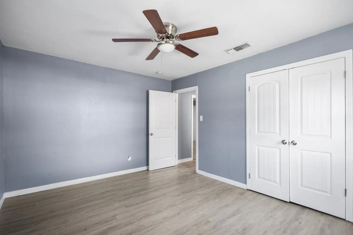 Single Family Residence For Sale in Tarrant County , 5409 Old Handley Road, Fort Worth, Texas 76112, 3 Bedroom, 2 Bathroom, Garage spaces, 1,081 Sqft, built in 1950, mls#21340122, Real Estate Agent in Fort Worth, Homes For Sale in Tarrant county, Homes For Sale in Fort Worth, Realtor in Fort Worth Texas, Real Estate Brokerage Independent Realty Texas, Luminita Cordes Realtor