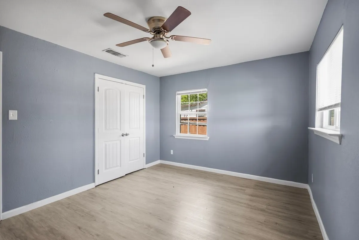 Single Family Residence For Sale in Tarrant County , 5409 Old Handley Road, Fort Worth, Texas 76112, 3 Bedroom, 2 Bathroom, Garage spaces, 1,081 Sqft, built in 1950, mls#21340122, Real Estate Agent in Fort Worth, Homes For Sale in Tarrant county, Homes For Sale in Fort Worth, Realtor in Fort Worth Texas, Real Estate Brokerage Independent Realty Texas, Luminita Cordes Realtor