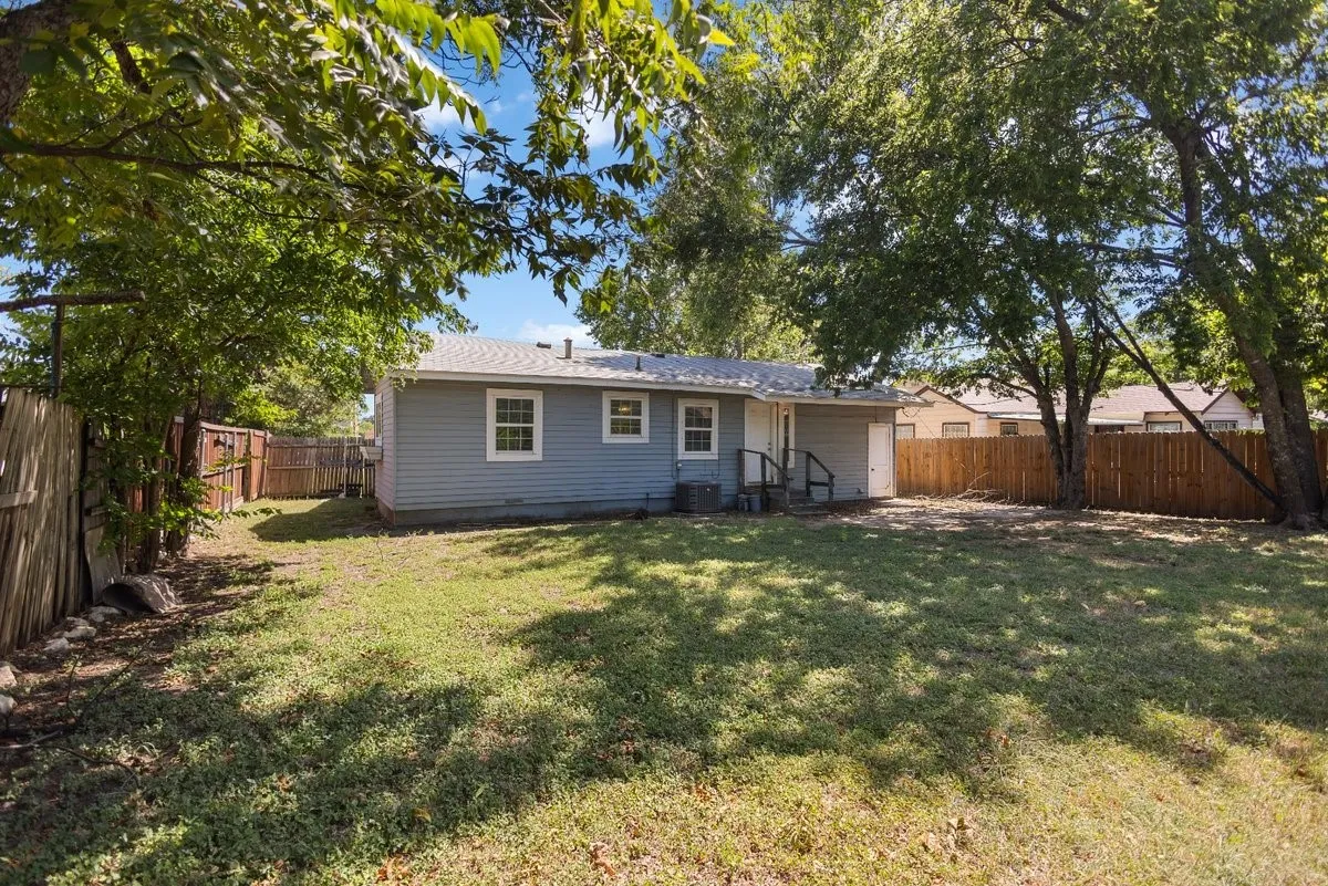 Single Family Residence For Sale in Tarrant County , 5409 Old Handley Road, Fort Worth, Texas 76112, 3 Bedroom, 2 Bathroom, Garage spaces, 1,081 Sqft, built in 1950, mls#21340122, Real Estate Agent in Fort Worth, Homes For Sale in Tarrant county, Homes For Sale in Fort Worth, Realtor in Fort Worth Texas, Real Estate Brokerage Independent Realty Texas, Luminita Cordes Realtor