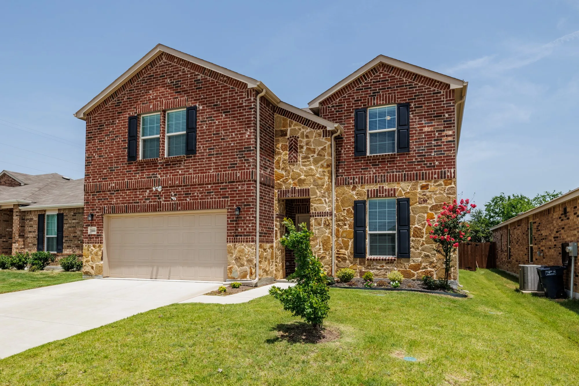 Single Family Residence For Sale in Tarrant County , 7444 Bronsind Trail, Fort Worth, Texas 76131, 4 Bedroom, 3 Bathroom, 2 Garage spaces, 2,846 Sqft, built in 2018, mls#21347859, Real Estate Agent in Fort Worth, Homes For Sale in Tarrant county, Homes For Sale in Fort Worth, Realtor in Fort Worth Texas, Real Estate Brokerage Independent Realty Texas, Luminita Cordes Realtor