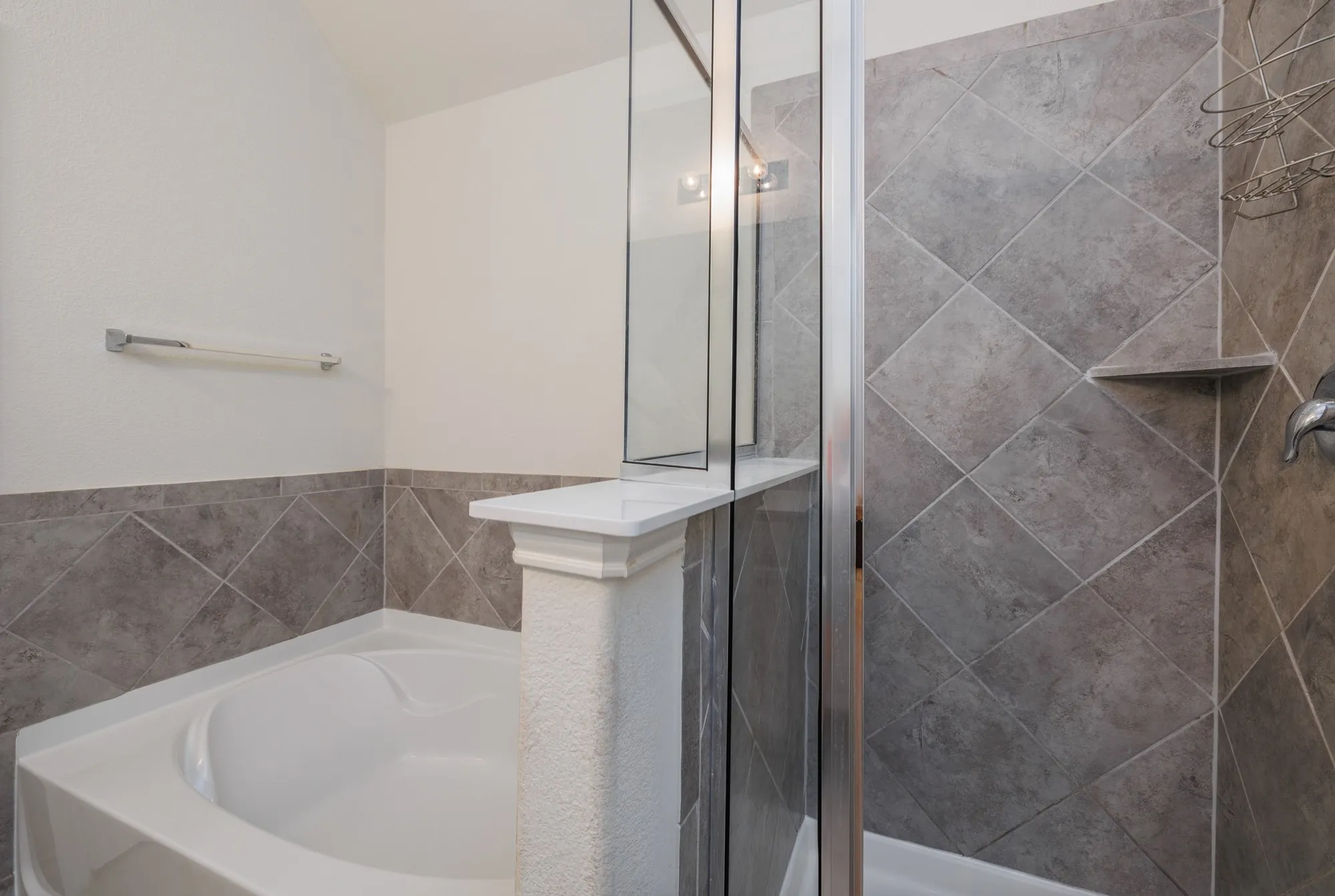 Single Family Residence For Sale in Tarrant County , 7444 Bronsind Trail, Fort Worth, Texas 76131, 4 Bedroom, 3 Bathroom, 2 Garage spaces, 2,846 Sqft, built in 2018, mls#21347859, Real Estate Agent in Fort Worth, Homes For Sale in Tarrant county, Homes For Sale in Fort Worth, Realtor in Fort Worth Texas, Real Estate Brokerage Independent Realty Texas, Luminita Cordes Realtor