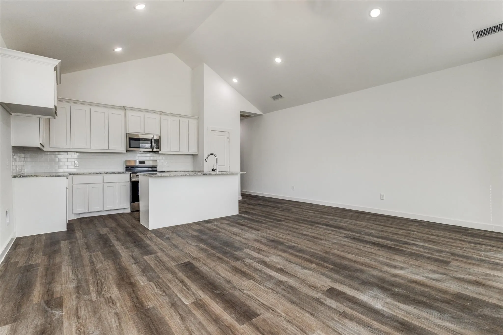 Duplex For Rent in Grayson County , 1025 Ray Drive, Denison, Texas 75020, 3 Bedroom, 2 Bathroom, Garage spaces, 1,368 Sqft, built in 2023, mls#21347861, Real Estate Agent in Denison, Homes For Rent in Grayson county, Homes For Rent in Denison, Realtor in Denison Texas, Real Estate Brokerage Independent Realty Texas, Luminita Cordes Realtor