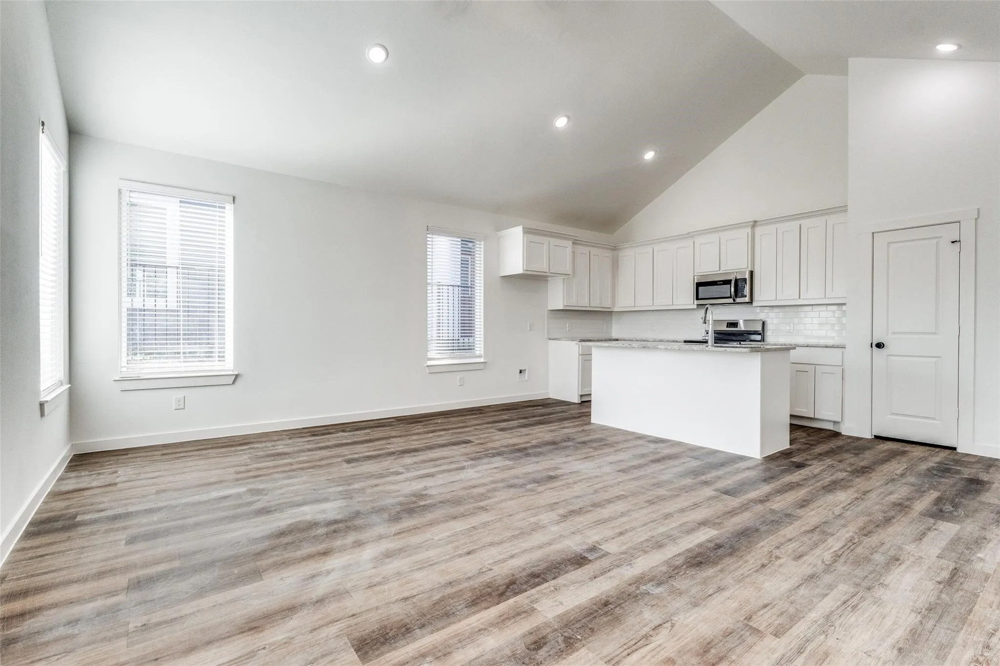 Duplex For Rent in Grayson County , 1025 Ray Drive, Denison, Texas 75020, 3 Bedroom, 2 Bathroom, Garage spaces, 1,368 Sqft, built in 2023, mls#21347861, Real Estate Agent in Denison, Homes For Rent in Grayson county, Homes For Rent in Denison, Realtor in Denison Texas, Real Estate Brokerage Independent Realty Texas, Luminita Cordes Realtor