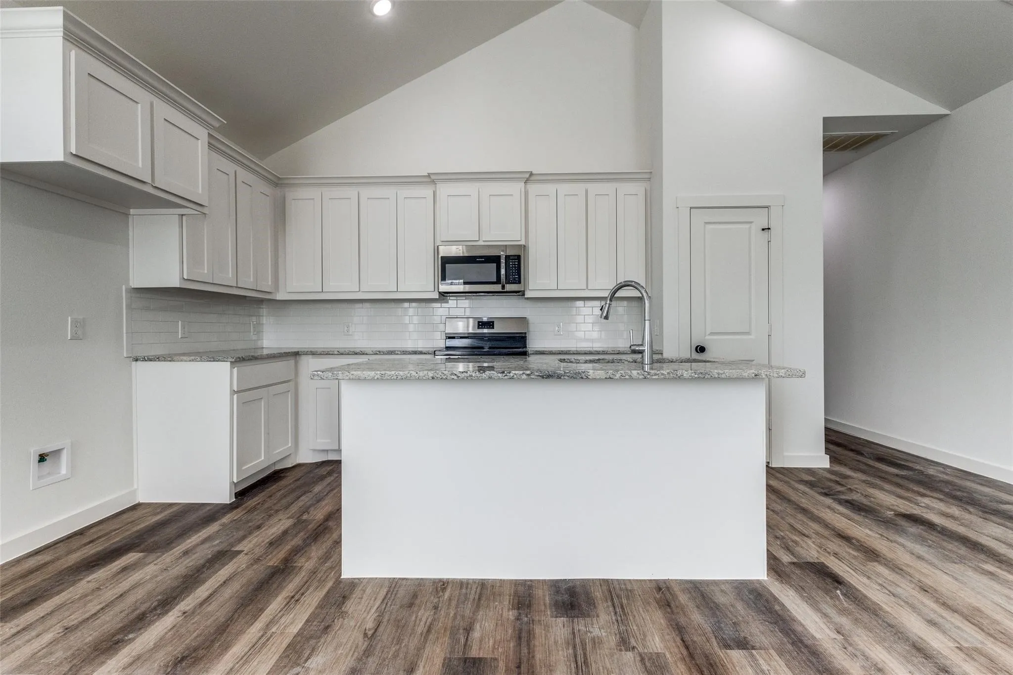 Duplex For Rent in Grayson County , 1025 Ray Drive, Denison, Texas 75020, 3 Bedroom, 2 Bathroom, Garage spaces, 1,368 Sqft, built in 2023, mls#21347861, Real Estate Agent in Denison, Homes For Rent in Grayson county, Homes For Rent in Denison, Realtor in Denison Texas, Real Estate Brokerage Independent Realty Texas, Luminita Cordes Realtor