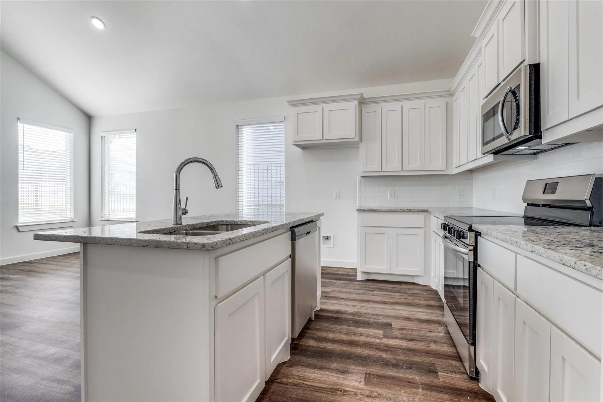 Duplex For Rent in Grayson County , 1025 Ray Drive, Denison, Texas 75020, 3 Bedroom, 2 Bathroom, Garage spaces, 1,368 Sqft, built in 2023, mls#21347861, Real Estate Agent in Denison, Homes For Rent in Grayson county, Homes For Rent in Denison, Realtor in Denison Texas, Real Estate Brokerage Independent Realty Texas, Luminita Cordes Realtor