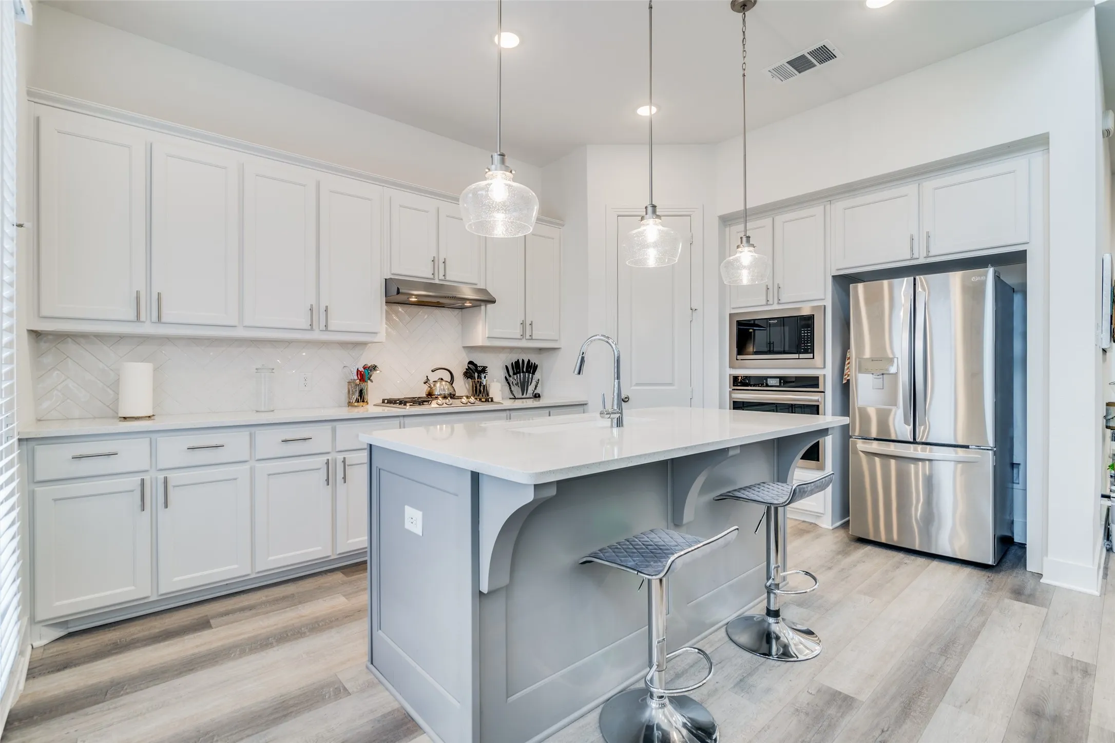Townhouse For Sale in Kaufman County , 1118 Queensdown Way, Forney, Texas 75126, 3 Bedroom, 3 Bathroom, 2 Garage spaces, 2,019 Sqft, built in 2022, mls#21347577, Real Estate Agent in Forney, Homes For Sale in Kaufman county, Homes For Sale in Forney, Realtor in Forney Texas, Real Estate Brokerage Independent Realty Texas, Luminita Cordes Realtor