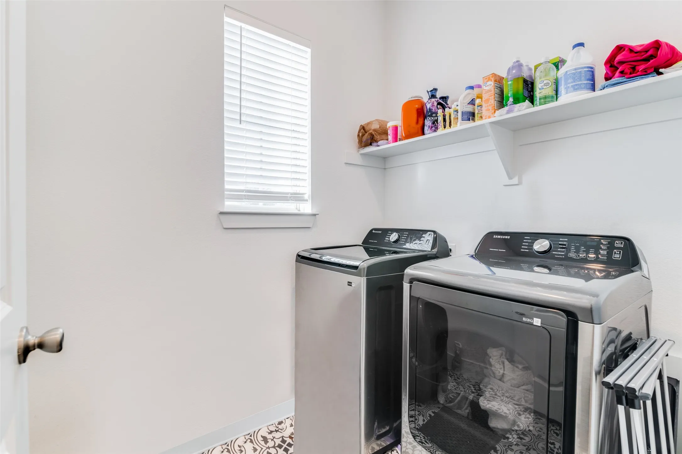 Townhouse For Sale in Kaufman County , 1118 Queensdown Way, Forney, Texas 75126, 3 Bedroom, 3 Bathroom, 2 Garage spaces, 2,019 Sqft, built in 2022, mls#21347577, Real Estate Agent in Forney, Homes For Sale in Kaufman county, Homes For Sale in Forney, Realtor in Forney Texas, Real Estate Brokerage Independent Realty Texas, Luminita Cordes Realtor