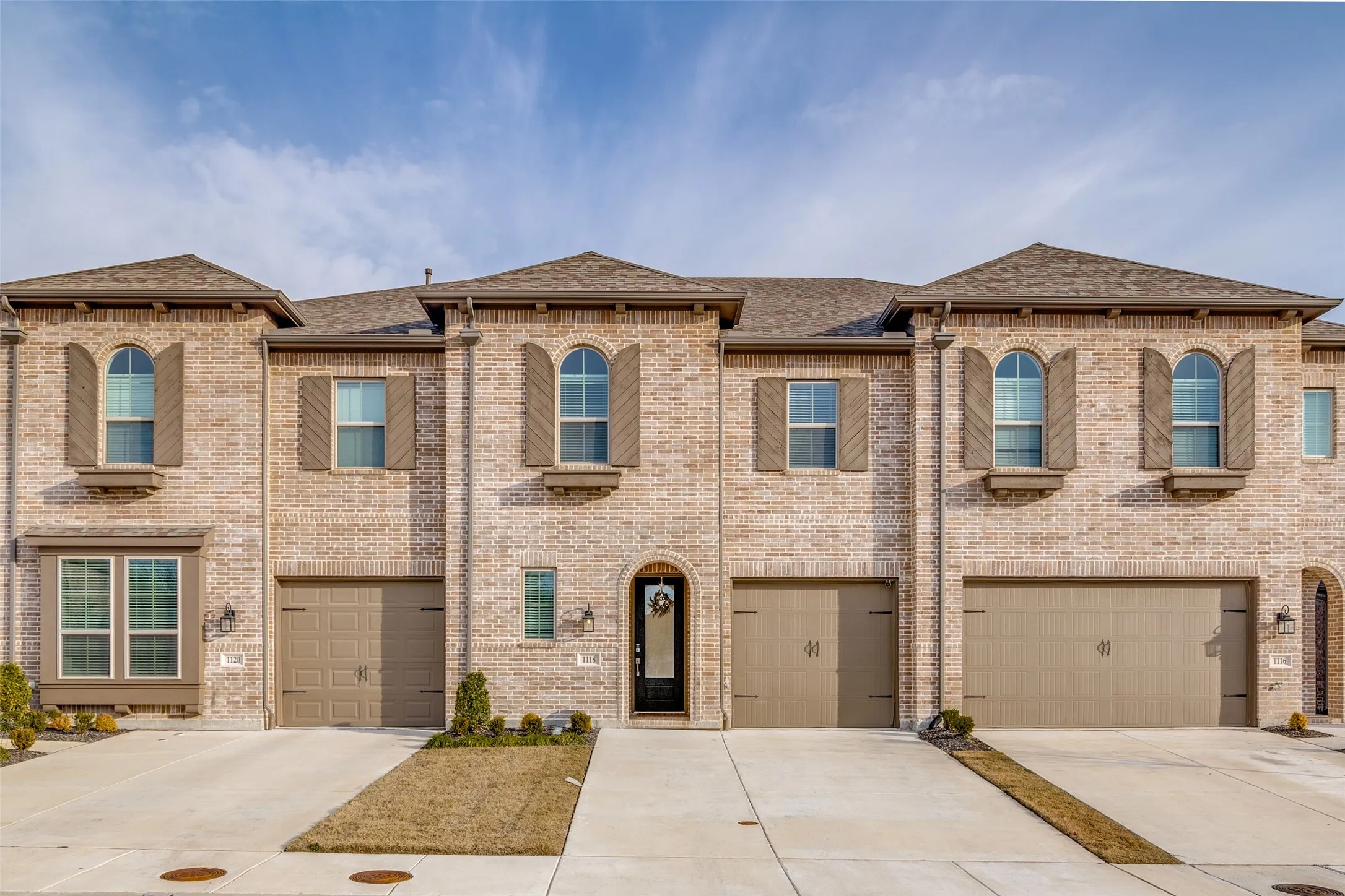 Townhouse For Sale in Kaufman County , 1118 Queensdown Way, Forney, Texas 75126, 3 Bedroom, 3 Bathroom, 2 Garage spaces, 2,019 Sqft, built in 2022, mls#21347577, Real Estate Agent in Forney, Homes For Sale in Kaufman county, Homes For Sale in Forney, Realtor in Forney Texas, Real Estate Brokerage Independent Realty Texas, Luminita Cordes Realtor