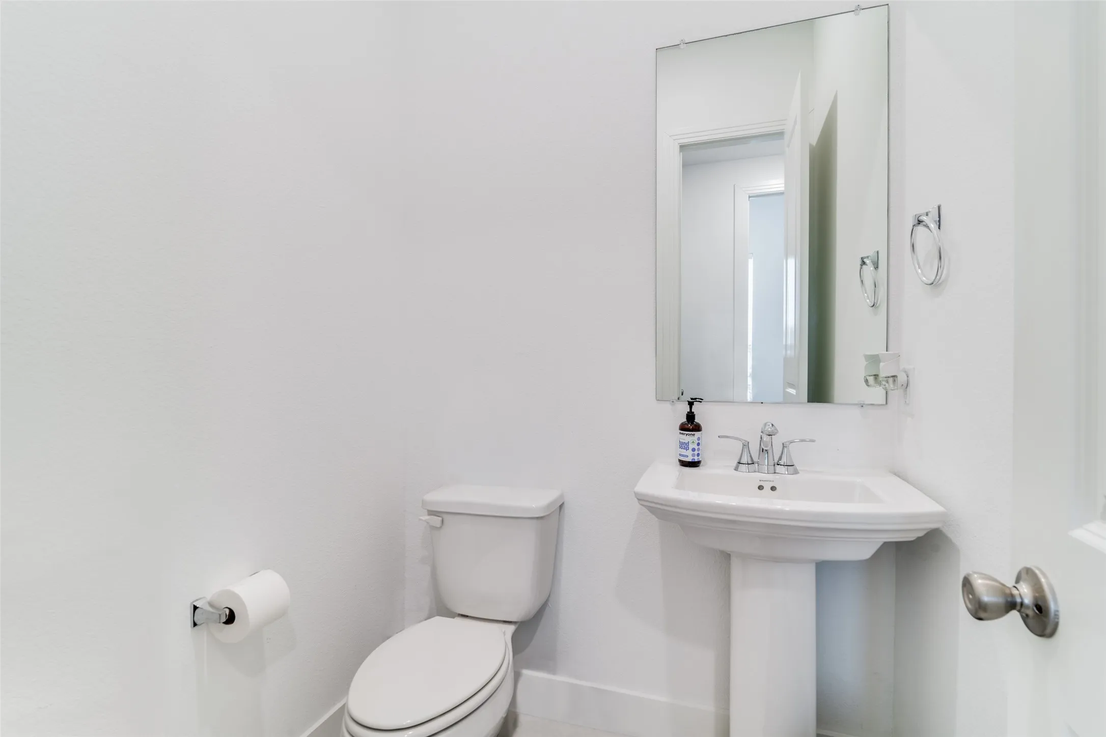 Townhouse For Sale in Kaufman County , 1118 Queensdown Way, Forney, Texas 75126, 3 Bedroom, 3 Bathroom, 2 Garage spaces, 2,019 Sqft, built in 2022, mls#21347577, Real Estate Agent in Forney, Homes For Sale in Kaufman county, Homes For Sale in Forney, Realtor in Forney Texas, Real Estate Brokerage Independent Realty Texas, Luminita Cordes Realtor