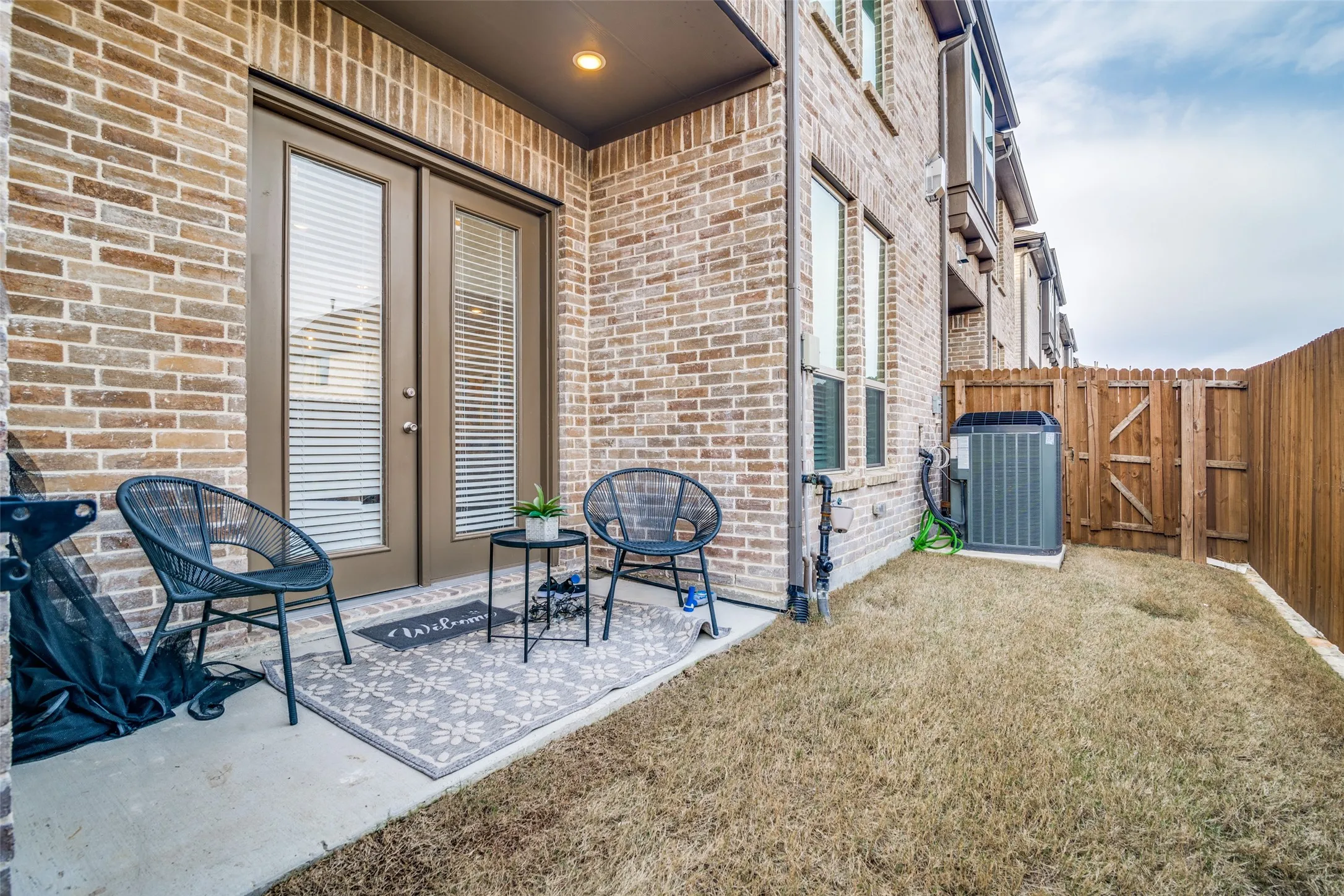 Townhouse For Rent in Kaufman County , 1118 Queensdown Way, Forney, Texas 75126, 3 Bedroom, 3 Bathroom, 2 Garage spaces, 2,019 Sqft, built in 2022, mls#21347582, Real Estate Agent in Forney, Homes For Rent in Kaufman county, Homes For Rent in Forney, Realtor in Forney Texas, Real Estate Brokerage Independent Realty Texas, Luminita Cordes Realtor