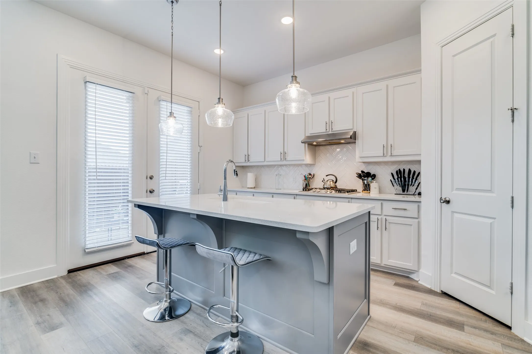Townhouse For Rent in Kaufman County , 1118 Queensdown Way, Forney, Texas 75126, 3 Bedroom, 3 Bathroom, 2 Garage spaces, 2,019 Sqft, built in 2022, mls#21347582, Real Estate Agent in Forney, Homes For Rent in Kaufman county, Homes For Rent in Forney, Realtor in Forney Texas, Real Estate Brokerage Independent Realty Texas, Luminita Cordes Realtor
