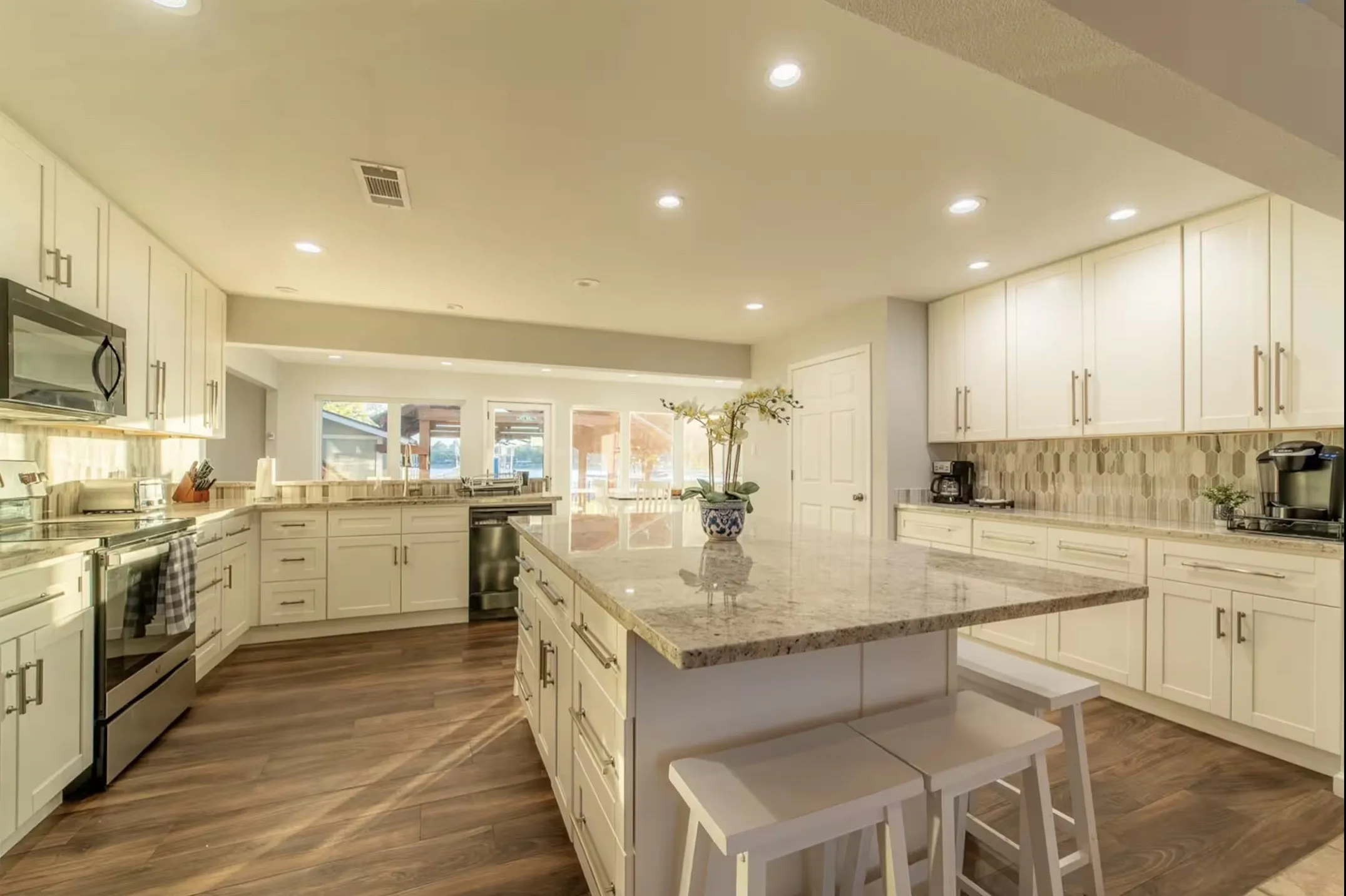 Single Family Residence For Sale in Tarrant County , 6771 Briar Road, Azle, Texas 76020, 5 Bedroom, 5 Bathroom, Garage spaces, 2,356 Sqft, built in 1970, mls#21346439, Real Estate Agent in Azle, Homes For Sale in Tarrant county, Homes For Sale in Azle, Realtor in Azle Texas, Real Estate Brokerage Independent Realty Texas, Luminita Cordes Realtor