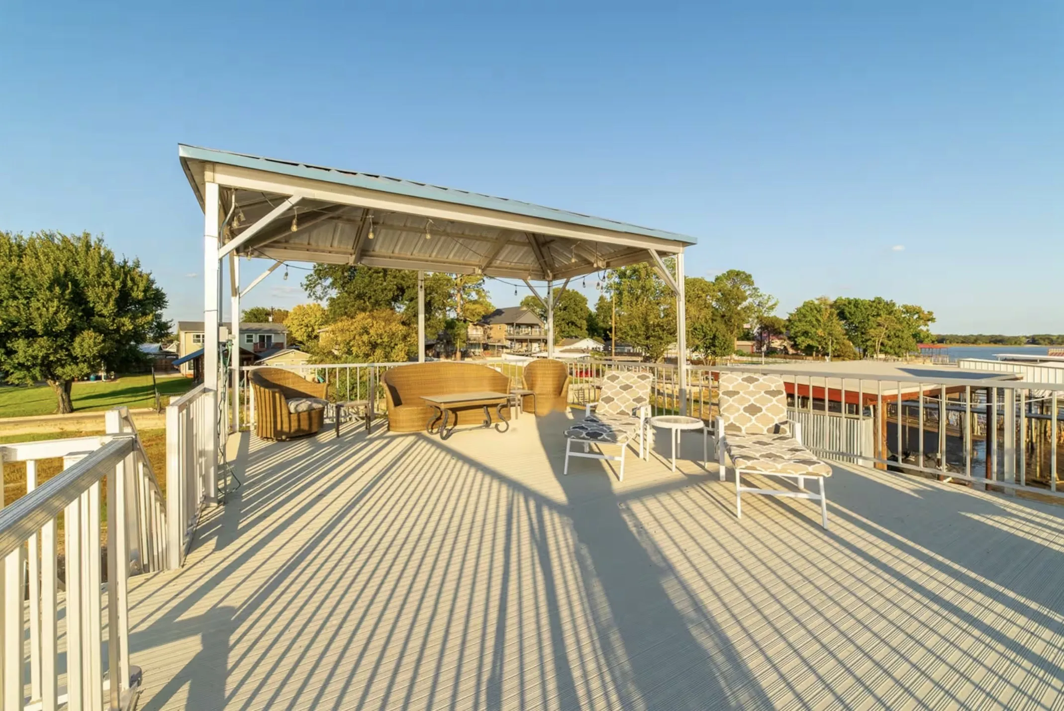 Single Family Residence For Sale in Tarrant County , 6771 Briar Road, Azle, Texas 76020, 5 Bedroom, 5 Bathroom, Garage spaces, 2,356 Sqft, built in 1970, mls#21346439, Real Estate Agent in Azle, Homes For Sale in Tarrant county, Homes For Sale in Azle, Realtor in Azle Texas, Real Estate Brokerage Independent Realty Texas, Luminita Cordes Realtor