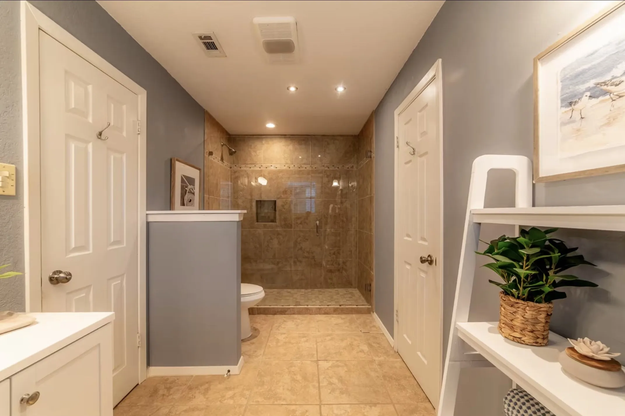 Single Family Residence For Sale in Tarrant County , 6771 Briar Road, Azle, Texas 76020, 5 Bedroom, 5 Bathroom, Garage spaces, 2,356 Sqft, built in 1970, mls#21346439, Real Estate Agent in Azle, Homes For Sale in Tarrant county, Homes For Sale in Azle, Realtor in Azle Texas, Real Estate Brokerage Independent Realty Texas, Luminita Cordes Realtor