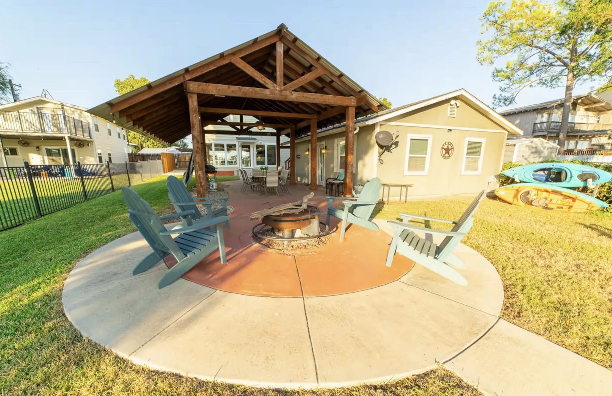 Single Family Residence For Sale in Tarrant County , 6771 Briar Road, Azle, Texas 76020, 5 Bedroom, 5 Bathroom, Garage spaces, 2,356 Sqft, built in 1970, mls#21346439, Real Estate Agent in Azle, Homes For Sale in Tarrant county, Homes For Sale in Azle, Realtor in Azle Texas, Real Estate Brokerage Independent Realty Texas, Luminita Cordes Realtor
