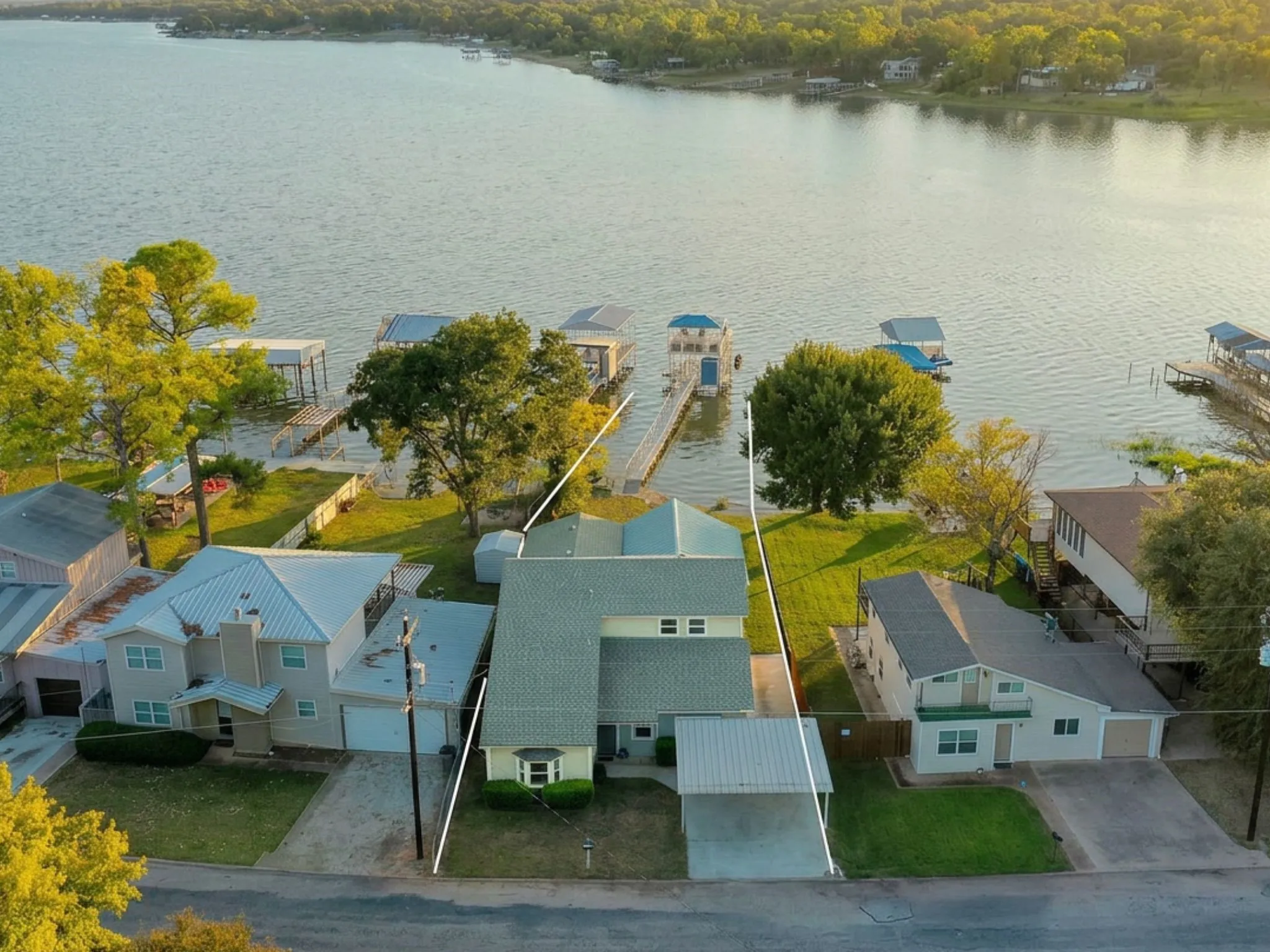 Single Family Residence For Sale in Tarrant County , 6771 Briar Road, Azle, Texas 76020, 5 Bedroom, 5 Bathroom, Garage spaces, 2,356 Sqft, built in 1970, mls#21346439, Real Estate Agent in Azle, Homes For Sale in Tarrant county, Homes For Sale in Azle, Realtor in Azle Texas, Real Estate Brokerage Independent Realty Texas, Luminita Cordes Realtor